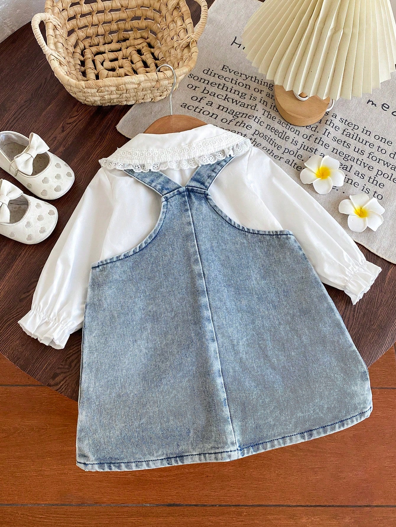2pcs/Set Baby Girl Casual Cute Turn-Down Collar Long Sleeve Shirt And 3D Flower Decor Overalls Set, Suitable For Spring/Autumn Daily Wear