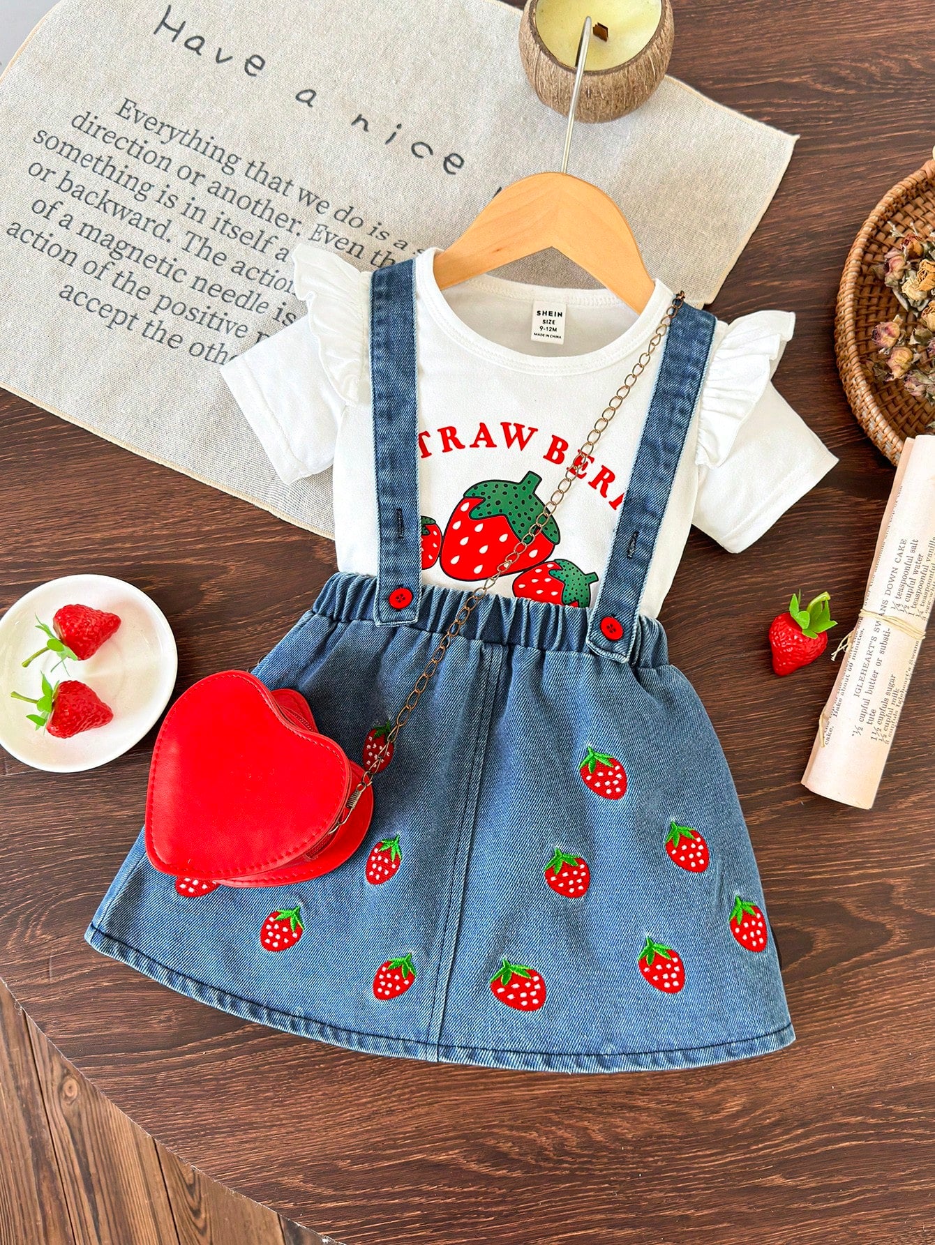 2pcs/Set Baby Girl Fashion Cute Letter & Strawberry Pattern Casual Ruffle Collar Short Sleeve Top And Bib Skirt, Summer Suitable For Vacation