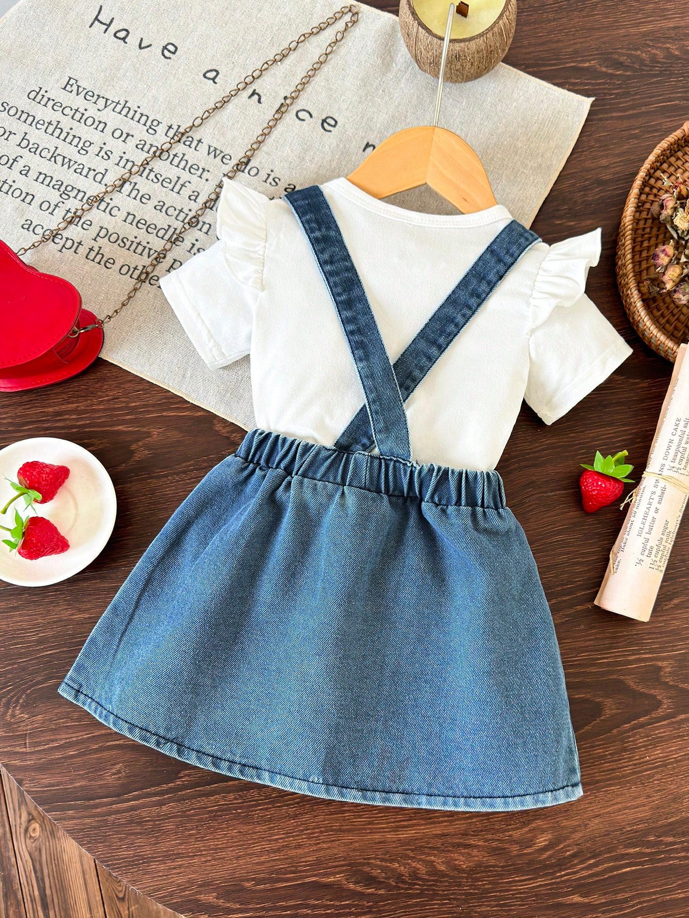 2pcs/Set Baby Girl Fashion Cute Letter & Strawberry Pattern Casual Ruffle Collar Short Sleeve Top And Bib Skirt, Summer Suitable For Vacation