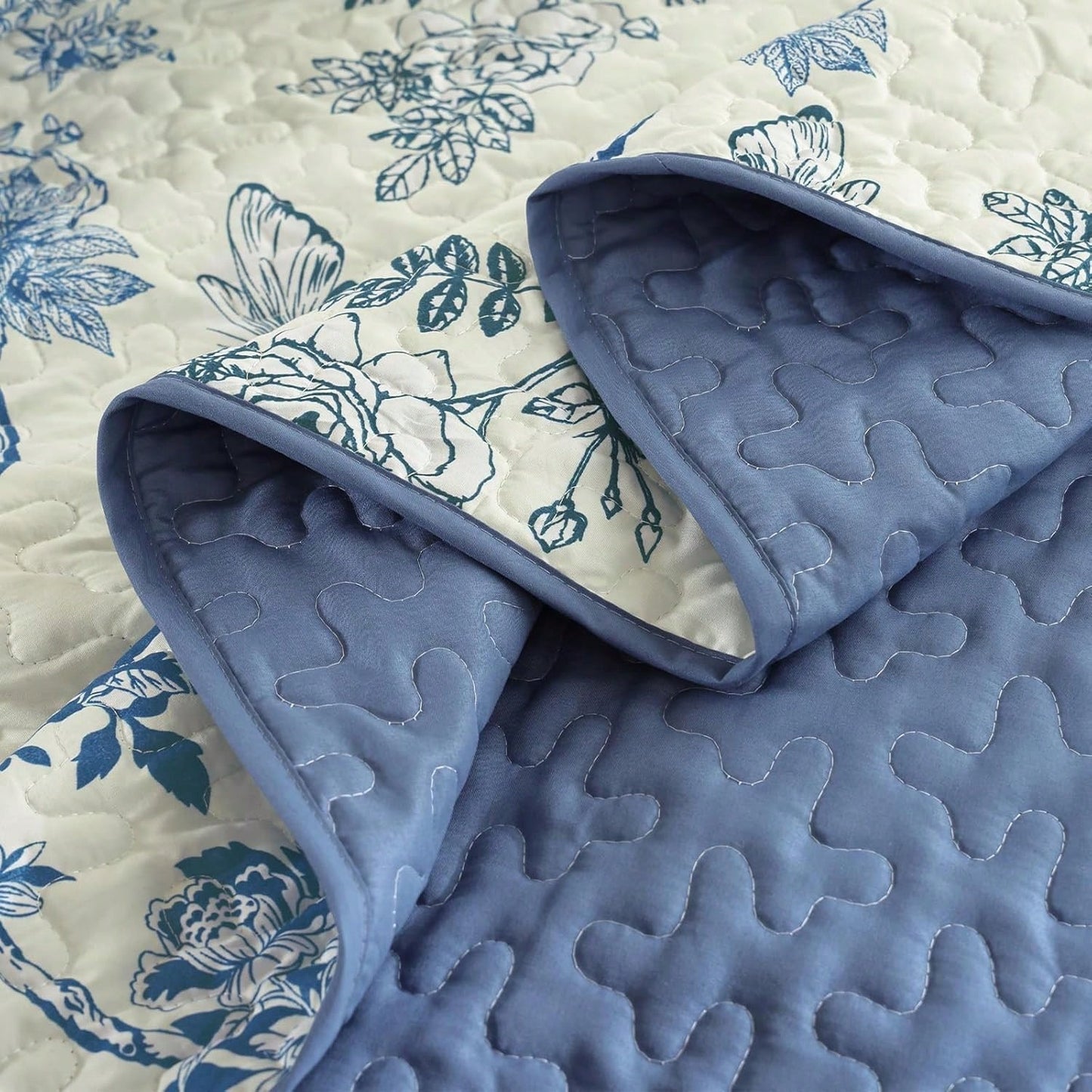 3 Piece Blue Floral Quilt Set Queen King Size, Botanical Leaf & Butterfly Pattern Bedspread Coverlet Set Bedroom Deccor, Soft Farmhouse Plants Quilts Bedding Set For Wedding Items,Home Bed Room Decor