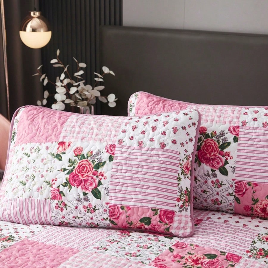 3-Piece Sweet Pink Quilted Bedspread Set With Floral Patchwork Print, Includes 1 Bedspread And 2 Pillowcases, Machine Washable, Suitable For All Seasons, Soft Breathable Comfortable Bedroom Dorm Room
