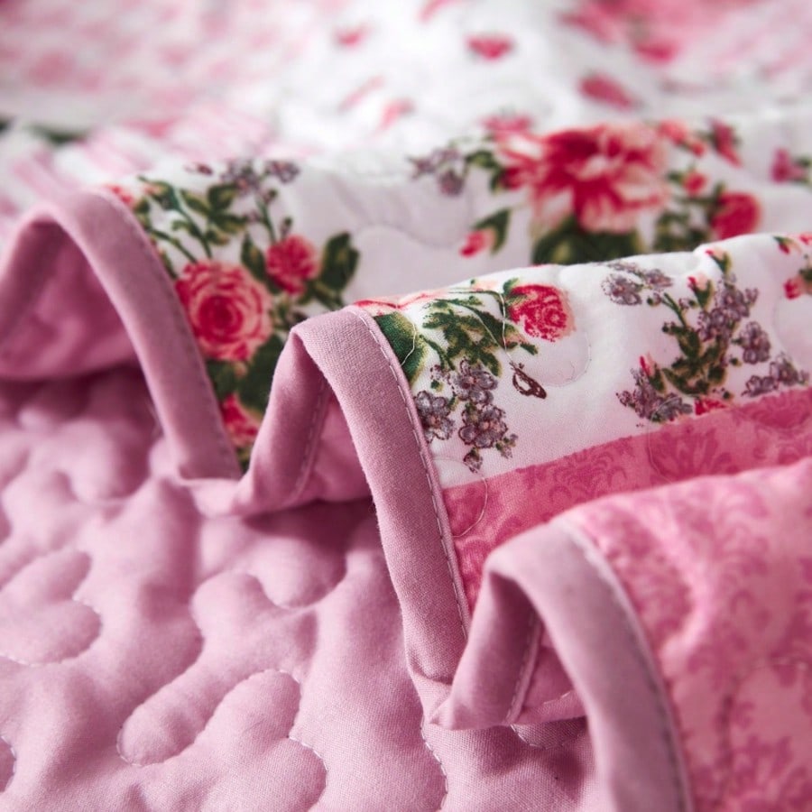 3-Piece Sweet Pink Quilted Bedspread Set With Floral Patchwork Print, Includes 1 Bedspread And 2 Pillowcases, Machine Washable, Suitable For All Seasons, Soft Breathable Comfortable Bedroom Dorm Room
