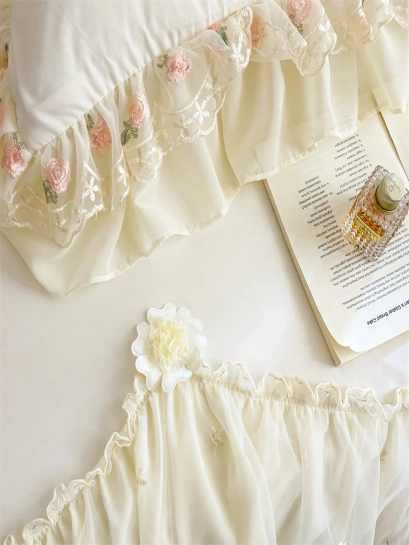 3pcs Princess Style Floral Embroidery Lace Bedding Set, Duvet Cover And Pillowcases (Without Comforter And Pillow Insert)