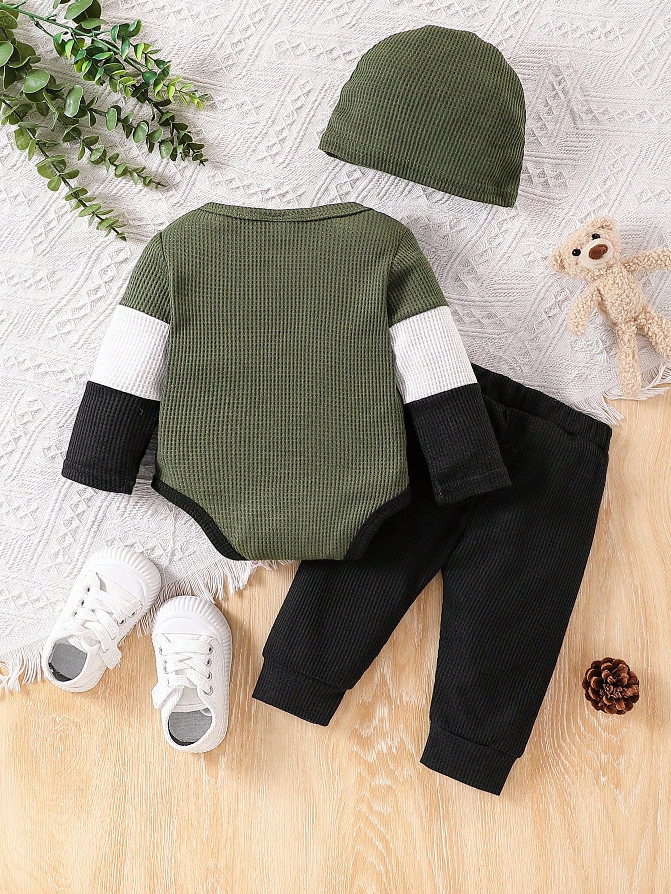 3pcs/Set Baby Boy Contrast Color Patchwork Long Sleeve Bodysuit, Solid Pants And Letter Print Hat