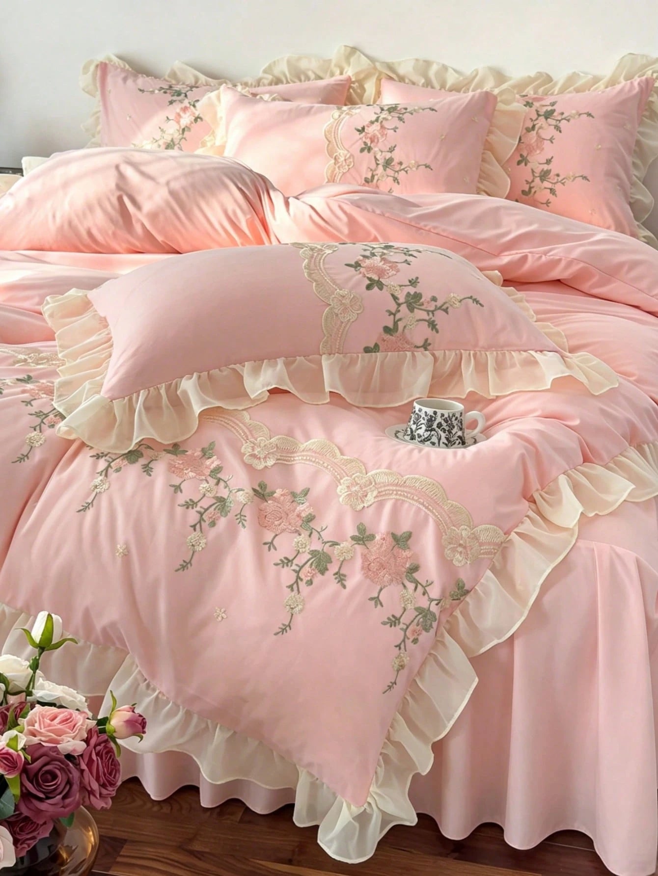 3pcs Soft Skin-Friendly Comfortable Pink Floral Embroidered Lace Ruffle Edge Duvet Cover Set (1*Duvet Cover + 2*Pillowcases, Inserts Not Included), French Country Style, Feminine, Girly, Suitable For