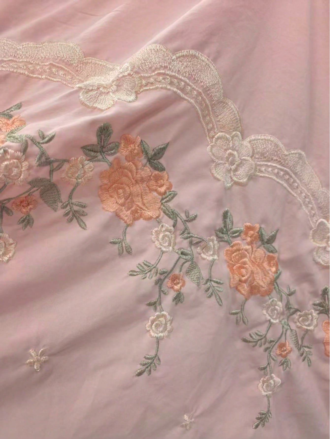 3pcs Soft Skin-Friendly Comfortable Pink Floral Embroidered Lace Ruffle Edge Duvet Cover Set (1*Duvet Cover + 2*Pillowcases, Inserts Not Included), French Country Style, Feminine, Girly, Suitable For