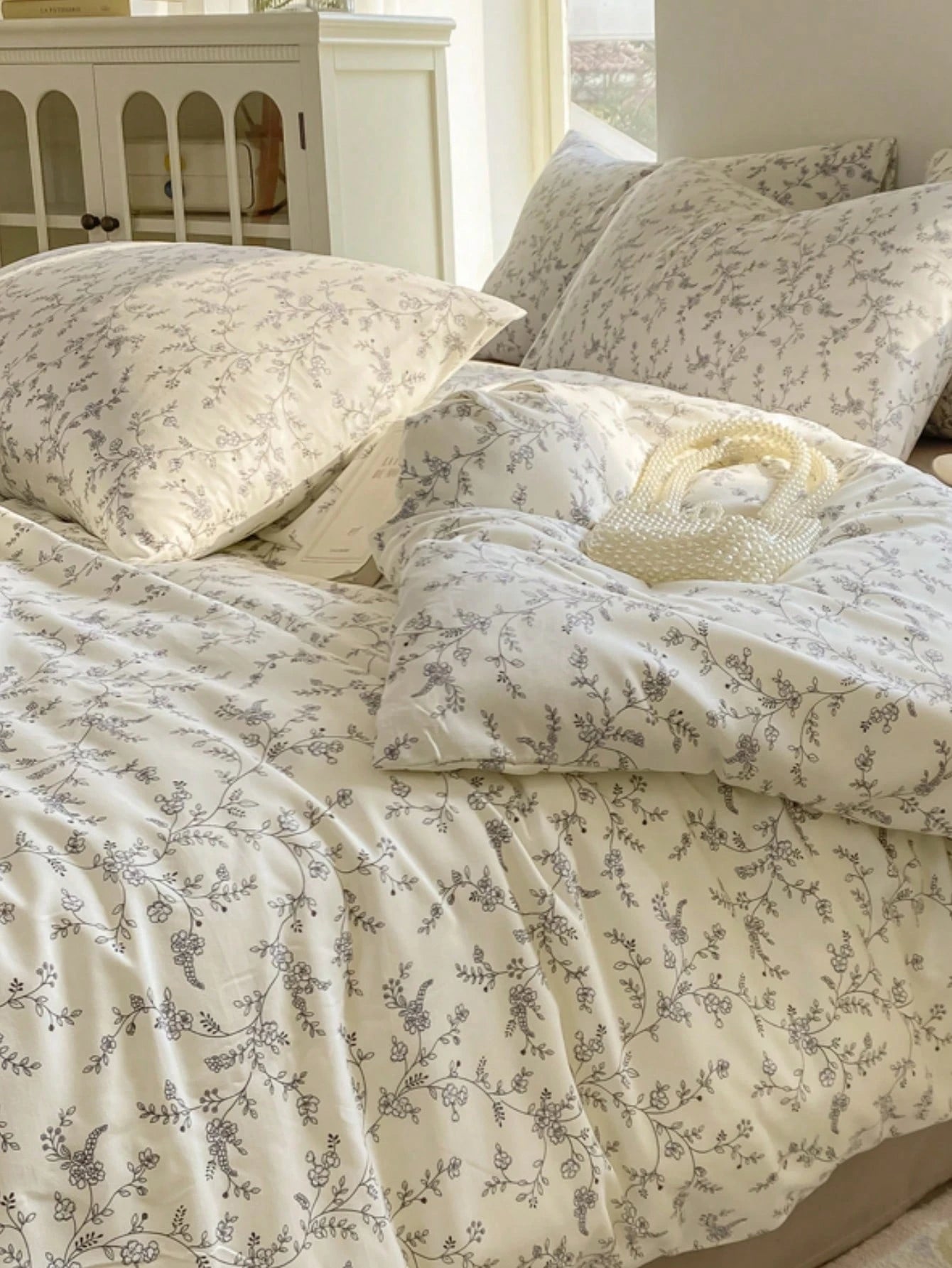 4pcs Branch Blossom Duvet Cover Set (1*Duvet Cover + 1*Bed Sheet + 2*Pillowcases, No Filling) Fresh Floral Grey Branch Leaves Solid Color Bed Sheet Valentine's Day Daily Use 100% Polyester Fiber All S