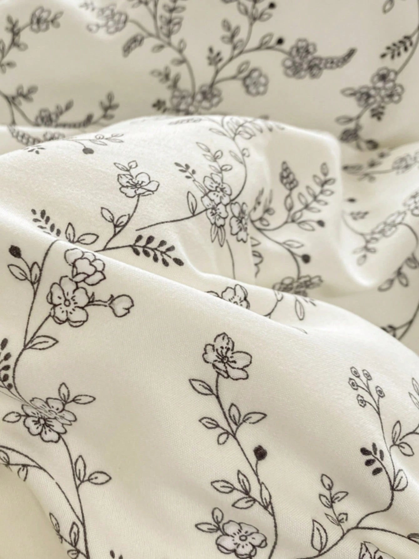 4pcs Branch Blossom Duvet Cover Set (1*Duvet Cover + 1*Bed Sheet + 2*Pillowcases, No Filling) Fresh Floral Grey Branch Leaves Solid Color Bed Sheet Valentine's Day Daily Use 100% Polyester Fiber All S