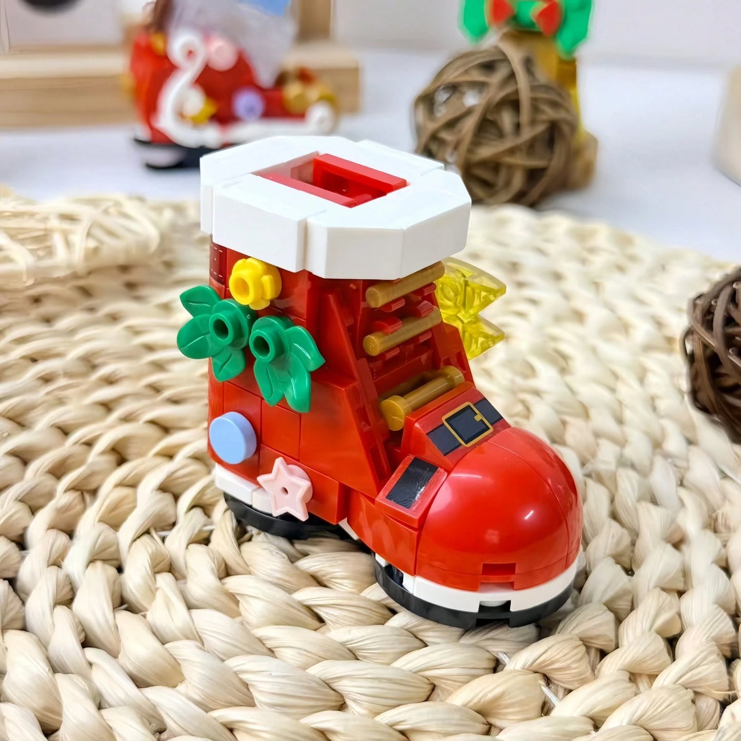 602pcs Mini Christmas Series Building Blocks Set, Includes Santa Claus, Reindeer, Christmas Tree, Sleigh Building Models, DIY Christmas Desktop Decoration, Christmas Holiday Gift