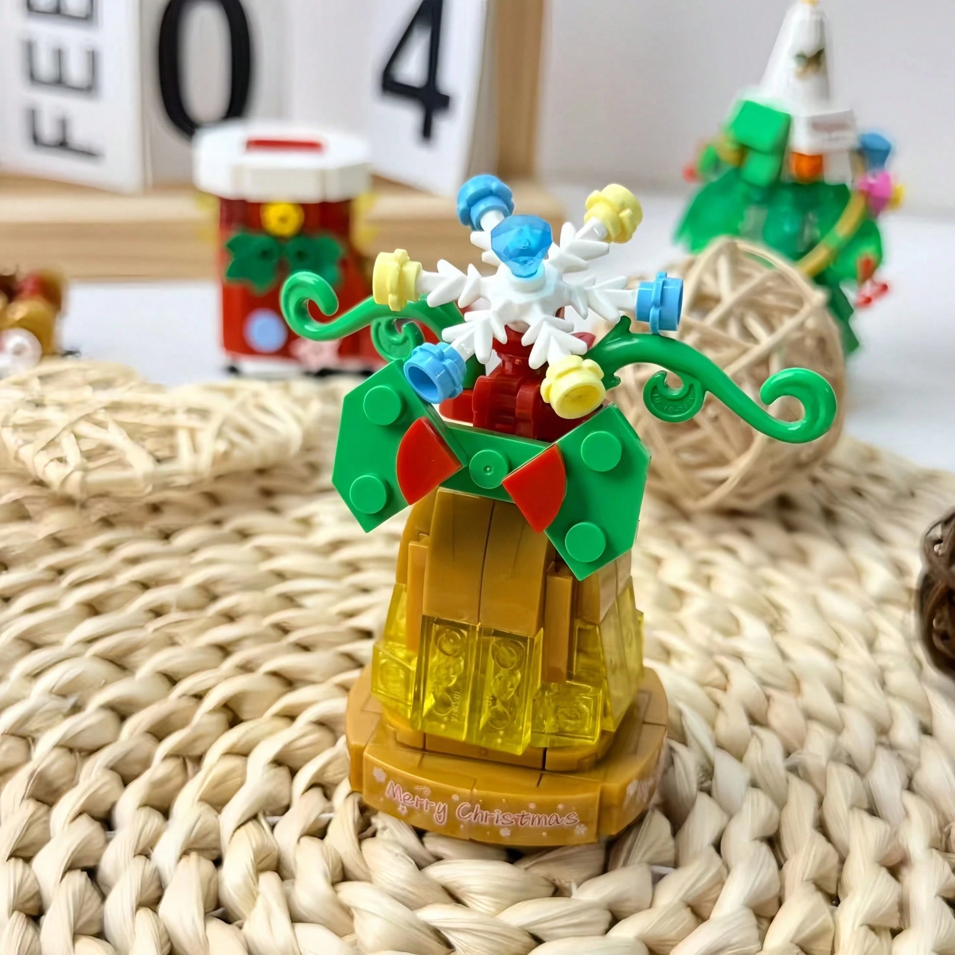 602pcs Mini Christmas Series Building Blocks Set, Includes Santa Claus, Reindeer, Christmas Tree, Sleigh Building Models, DIY Christmas Desktop Decoration, Christmas Holiday Gift