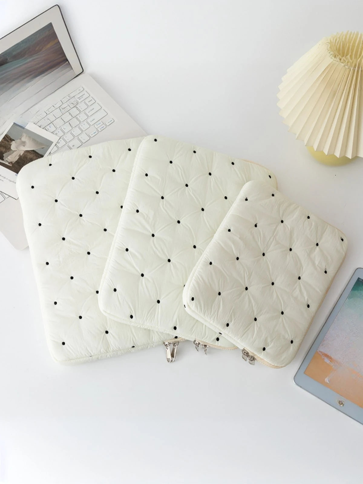 A New Embroidered Polka Dot Laptop Sleeve, Suitable For Use As A Tablet Case, Inner Pouch, And Laptop Compartment. It Features A Fashionable, Minimalist, And Fresh Style, Complemented By The Embroider