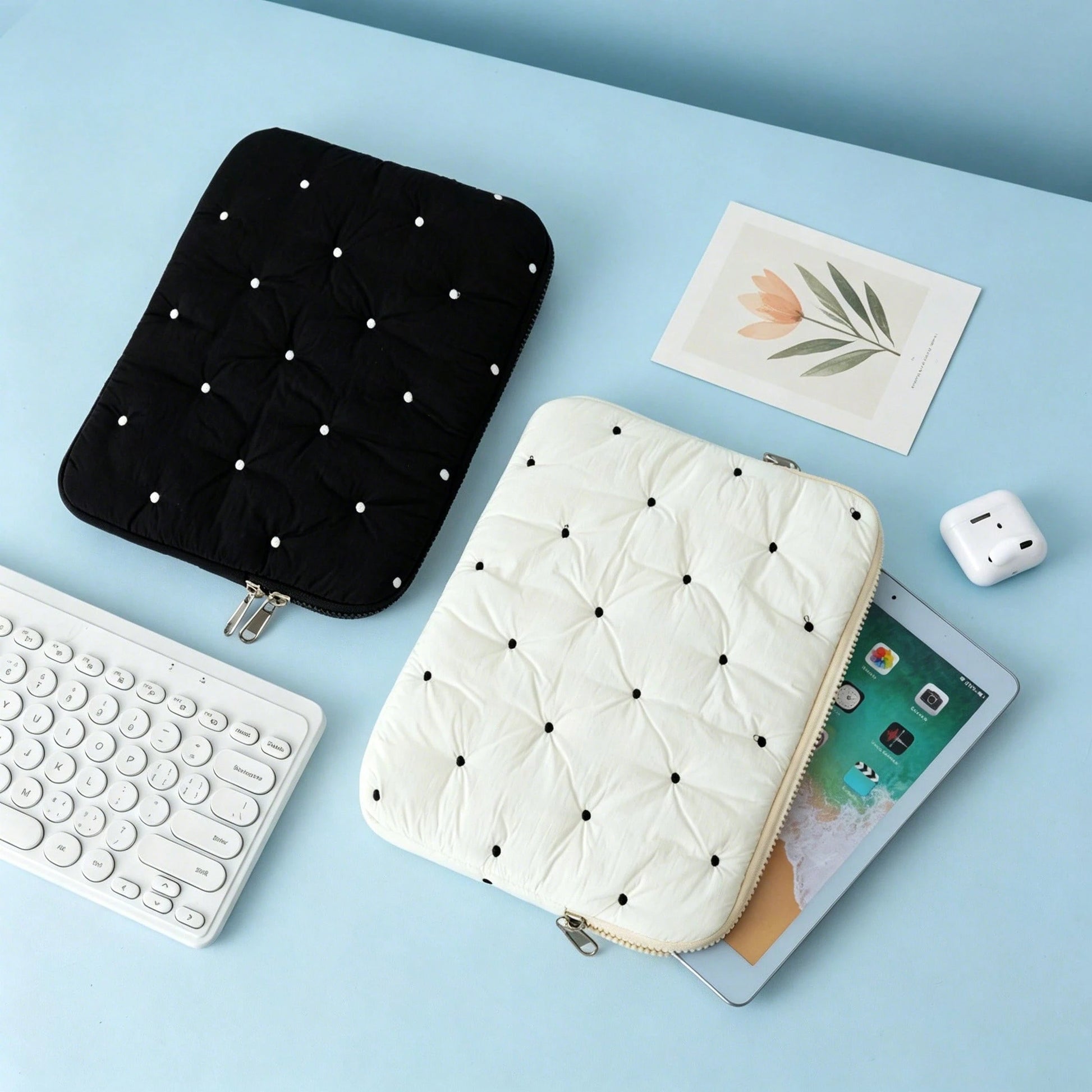 A New Embroidered Polka Dot Laptop Sleeve, Suitable For Use As A Tablet Case, Inner Pouch, And Laptop Compartment. It Features A Fashionable, Minimalist, And Fresh Style, Complemented By The Embroider