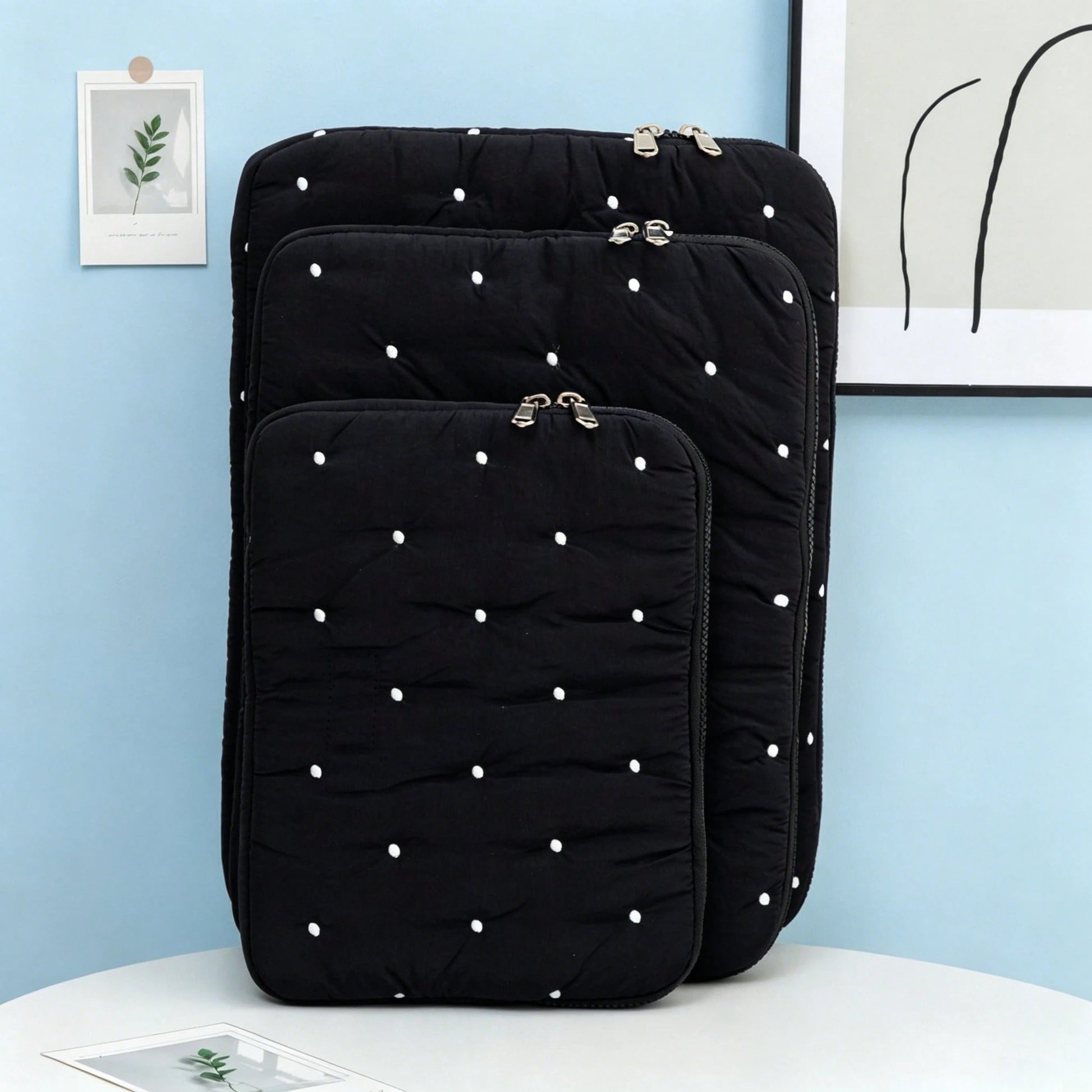 A New Embroidered Polka Dot Laptop Sleeve, Suitable For Use As A Tablet Case, Inner Pouch, And Laptop Compartment. It Features A Fashionable, Minimalist, And Fresh Style, Complemented By The Embroider