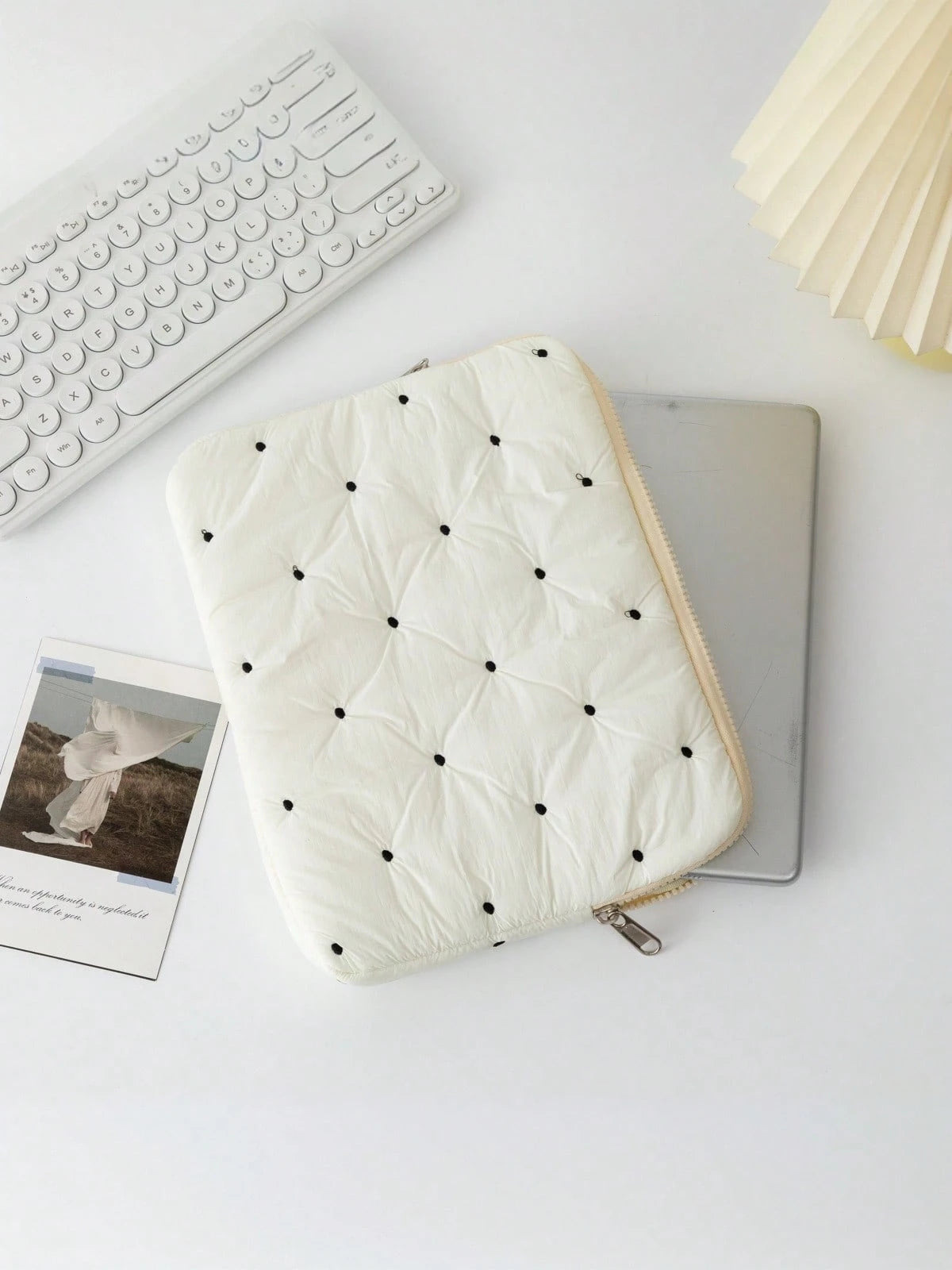 A New Embroidered Polka Dot Laptop Sleeve, Suitable For Use As A Tablet Case, Inner Pouch, And Laptop Compartment. It Features A Fashionable, Minimalist, And Fresh Style, Complemented By The Embroider