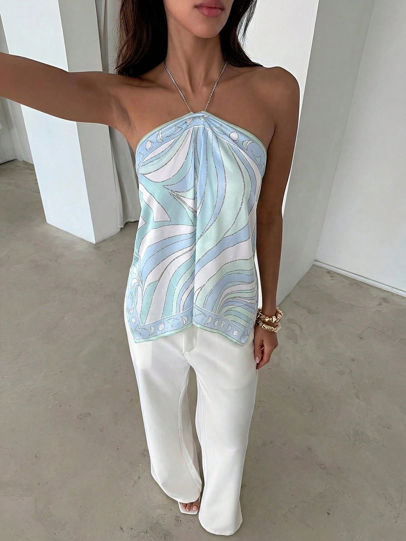 Aloruh Elegant Tropical Sexy Boho Blue And White Satin Print Halter Neck Beach Dinner Dinner Vacation Night Out Scarf Top, Summer For Women, Old Money