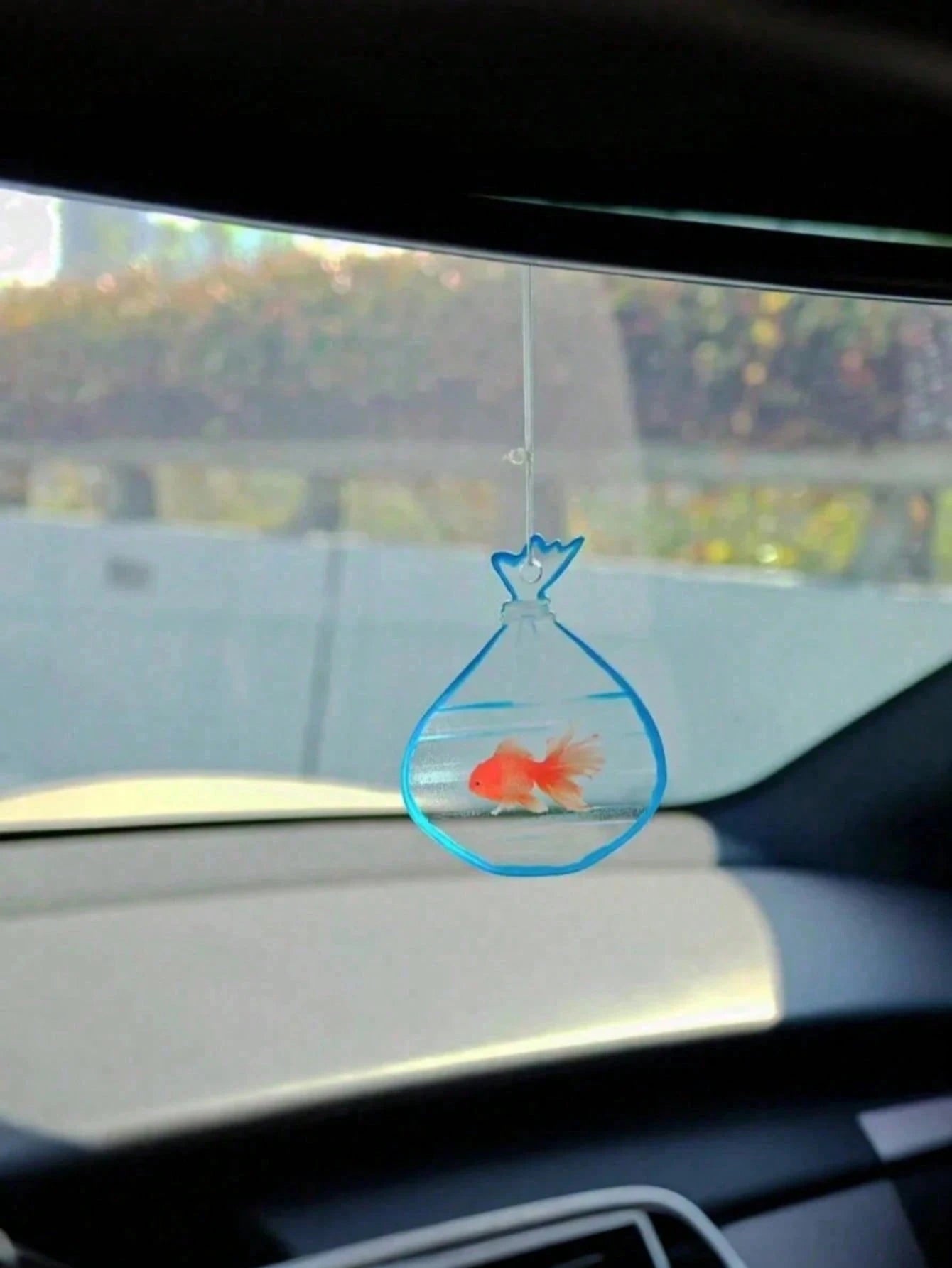 Car Rearview Mirror Goldfish Pendant, Car Interior Decoration, Auspicious Meaning, High Transparency, Cute Design