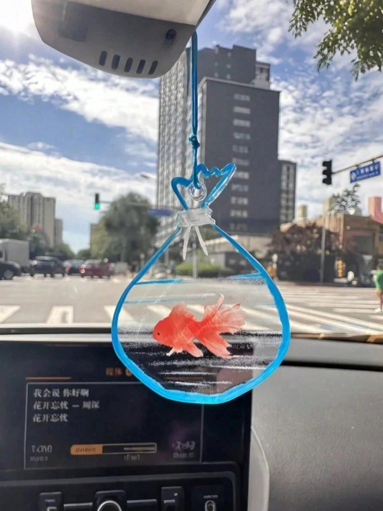 Car Rearview Mirror Goldfish Pendant, Car Interior Decoration, Auspicious Meaning, High Transparency, Cute Design