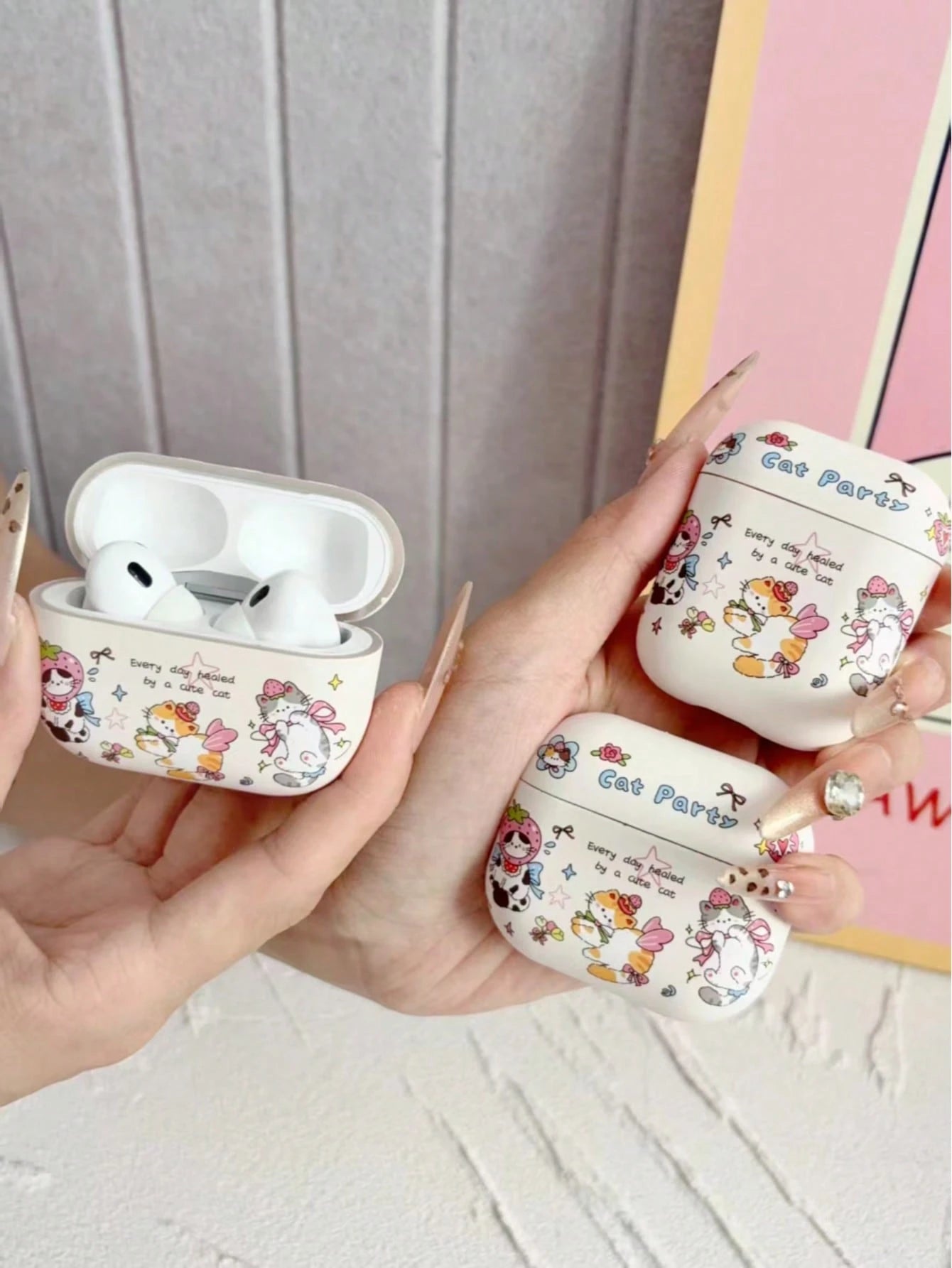 Cartoon Cat Party Earphone Protective Case, Cute Strawberry Kitten Bow Print Hard Shell, Sweet Girly Wireless Earbuds Cover, Travel Airport Accessory Compatible With AirPods4 1,2,3,4,Pro,Pro2,Pro3
