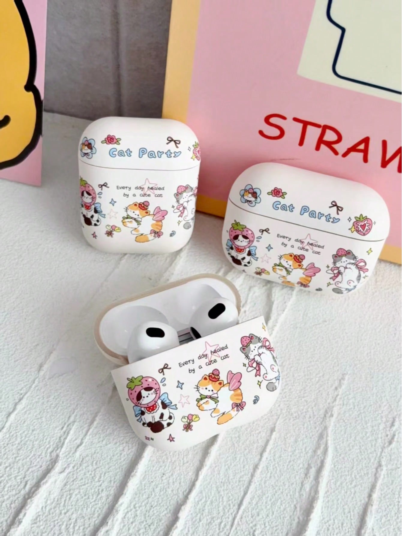 Cartoon Cat Party Earphone Protective Case, Cute Strawberry Kitten Bow Print Hard Shell, Sweet Girly Wireless Earbuds Cover, Travel Airport Accessory Compatible With AirPods4 1,2,3,4,Pro,Pro2,Pro3