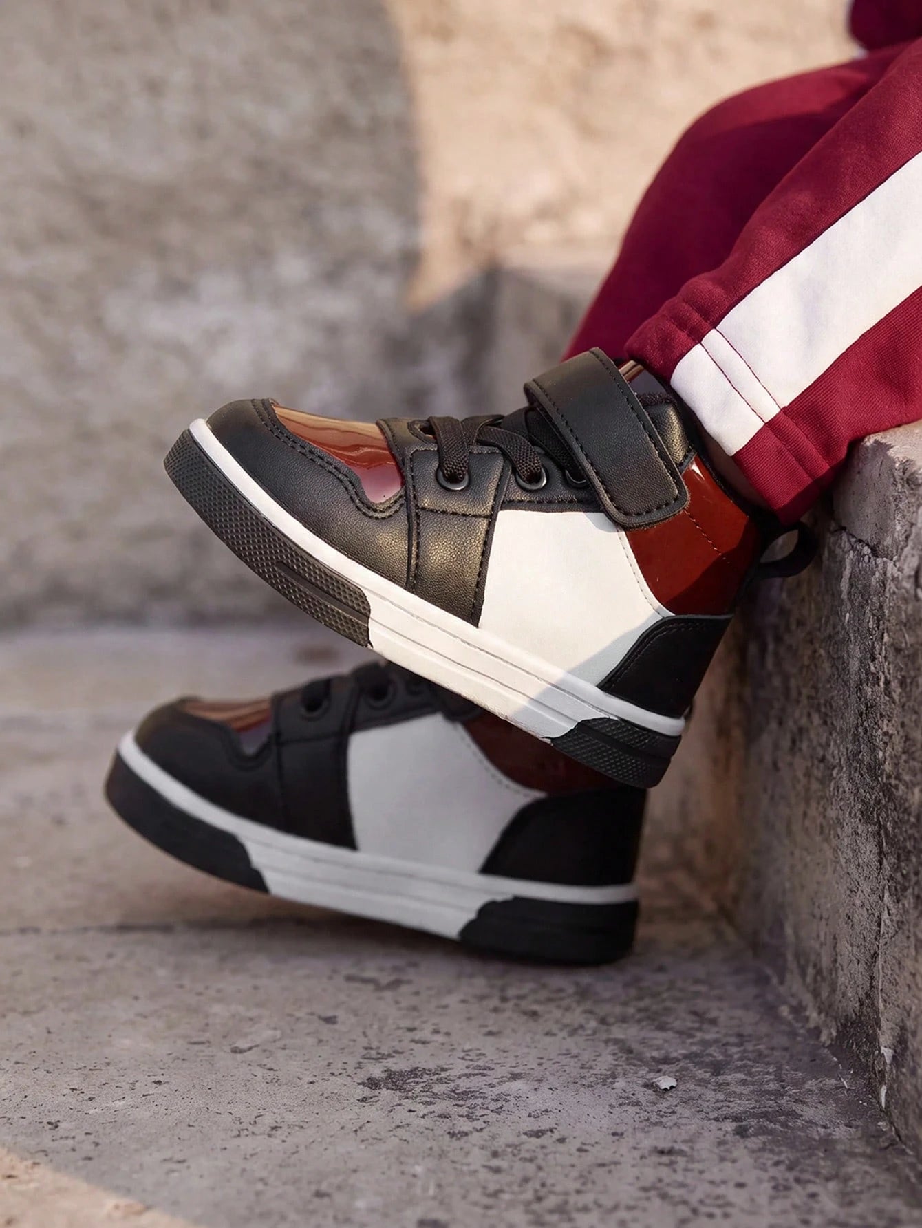 Cozy Pixies Autumn And Winter Fashion Versatile Fun Cute Black And Red Contrasting Colors Boys High-Top Velvet Baby Sneakers College Style Homecoming Season