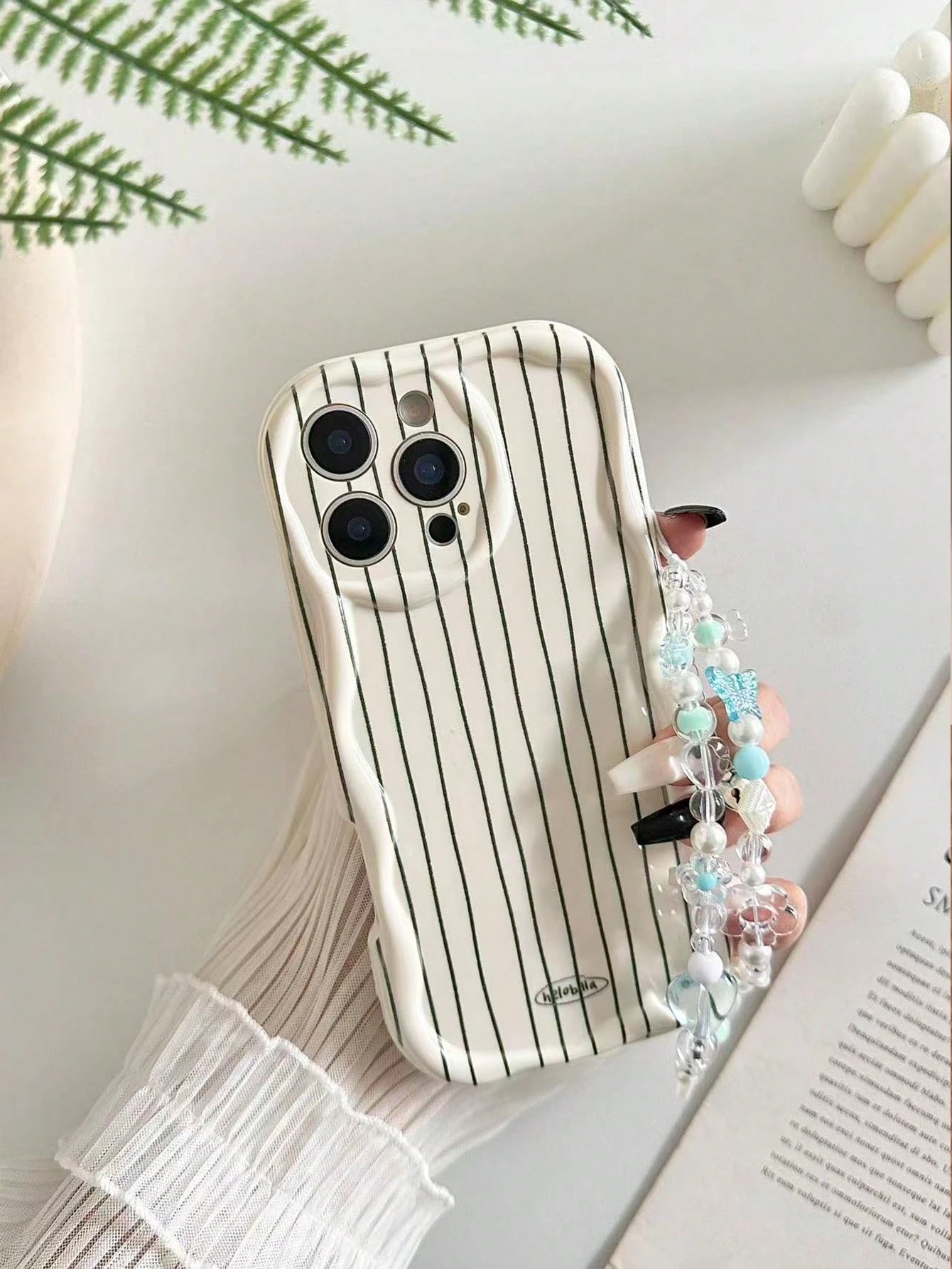 Cream Wavy Edge Glossy Striped Painted Anti-Drop Phone Case Protective Cover With Additional Handmade Beaded Bracelet Compatible With IPhone 16/11/16pro/16plus/16promax/16e/15Promax/13/14/12/XS/XR/7G