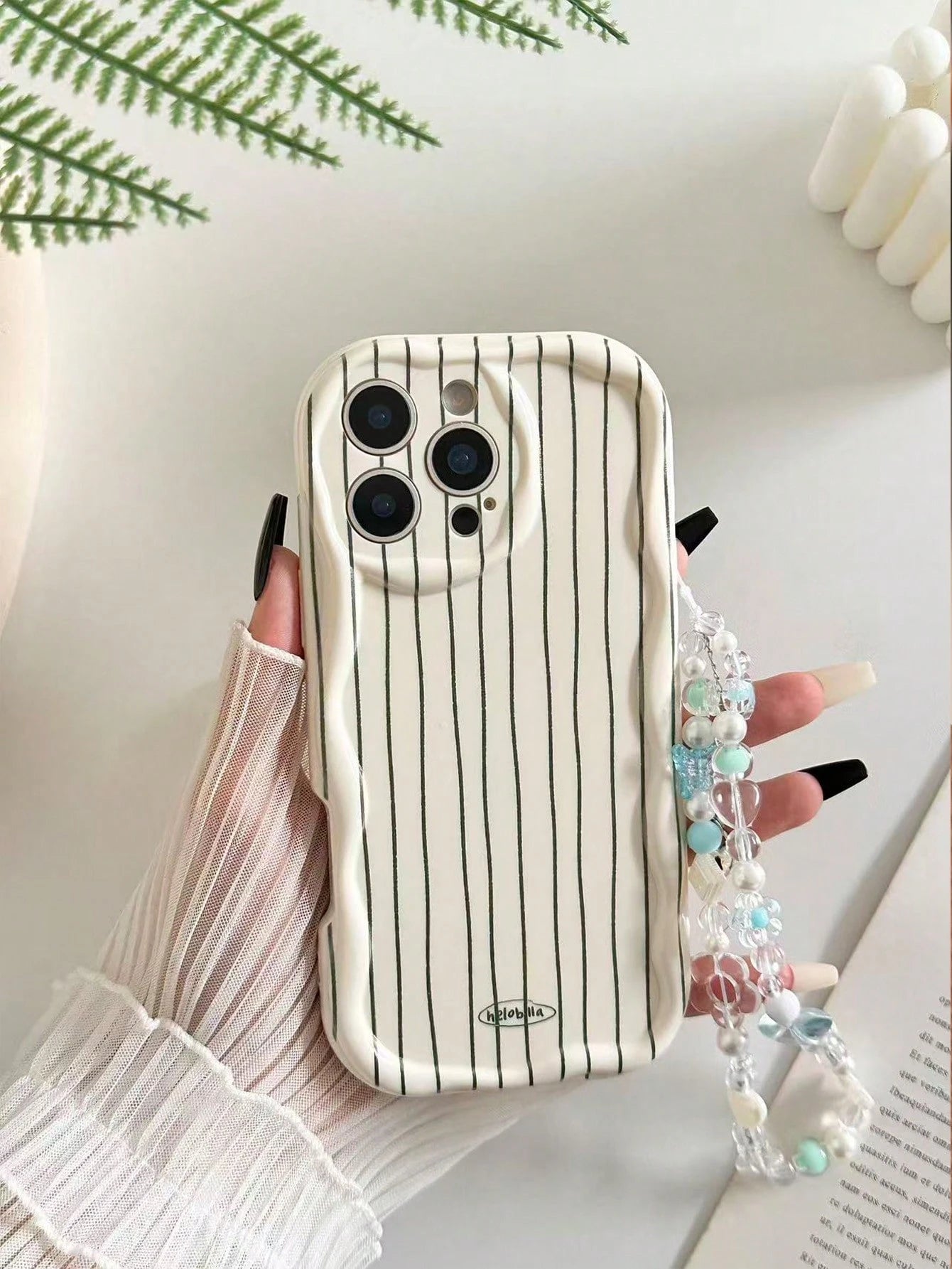 Cream Wavy Edge Glossy Striped Painted Anti-Drop Phone Case Protective Cover With Additional Handmade Beaded Bracelet Compatible With IPhone 16/11/16pro/16plus/16promax/16e/15Promax/13/14/12/XS/XR/7G