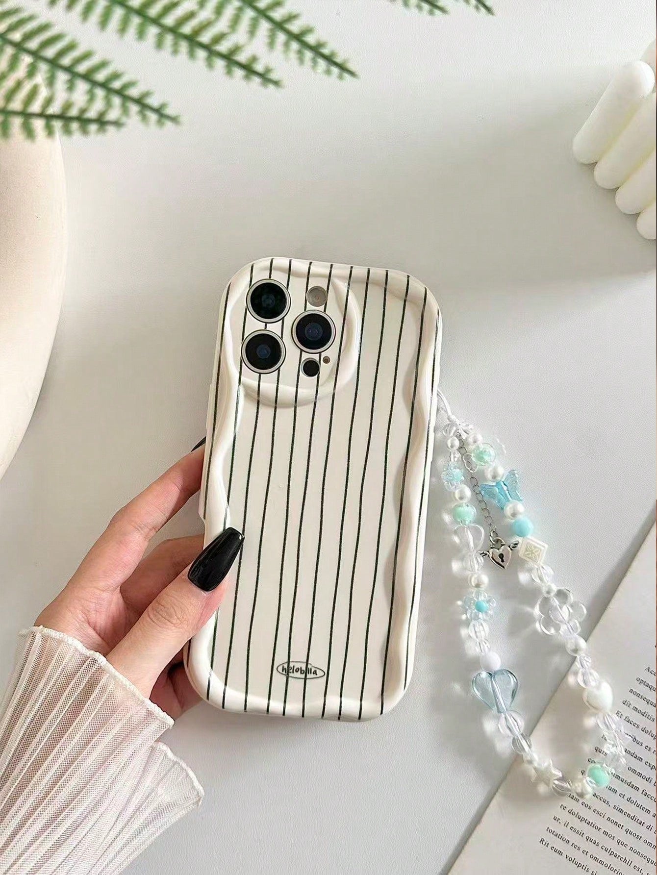 Cream Wavy Edge Glossy Striped Painted Anti-Drop Phone Case Protective Cover With Additional Handmade Beaded Bracelet Compatible With IPhone 16/11/16pro/16plus/16promax/16e/15Promax/13/14/12/XS/XR/7G