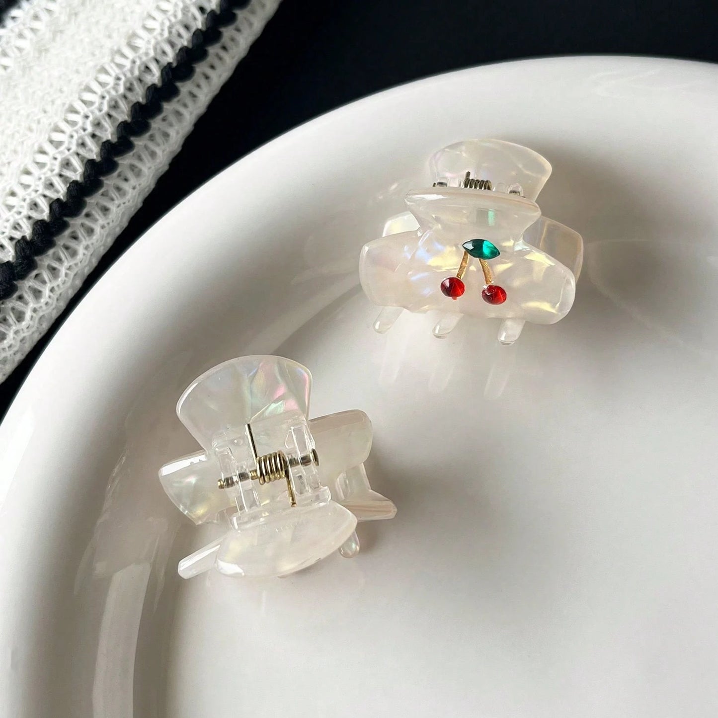 Cute Acetate Cherry Mini Claw Clip, Delicate Small Hair Clip For Bangs And Flyaways, Fashionable Versatile Side Hair Clip For Women