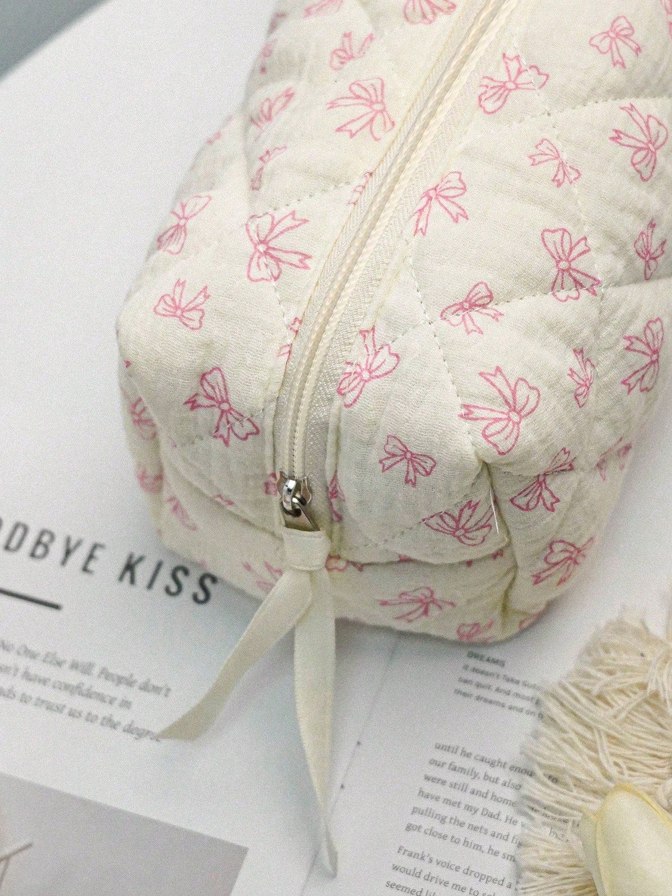Cute Bow Knot Makeup Bag, Bow Knot Pattern Toiletry Bag, Travel Storage Zipper Pouch, Quilted Makeup Bag, Fashionable Foldable Commuter Makeup Brush Storage Bag, Aesthetic Makeup Bag