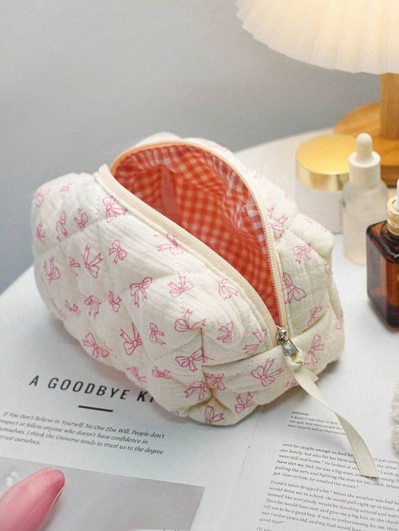 Cute Bow Knot Makeup Bag, Bow Knot Pattern Toiletry Bag, Travel Storage Zipper Pouch, Quilted Makeup Bag, Fashionable Foldable Commuter Makeup Brush Storage Bag, Aesthetic Makeup Bag