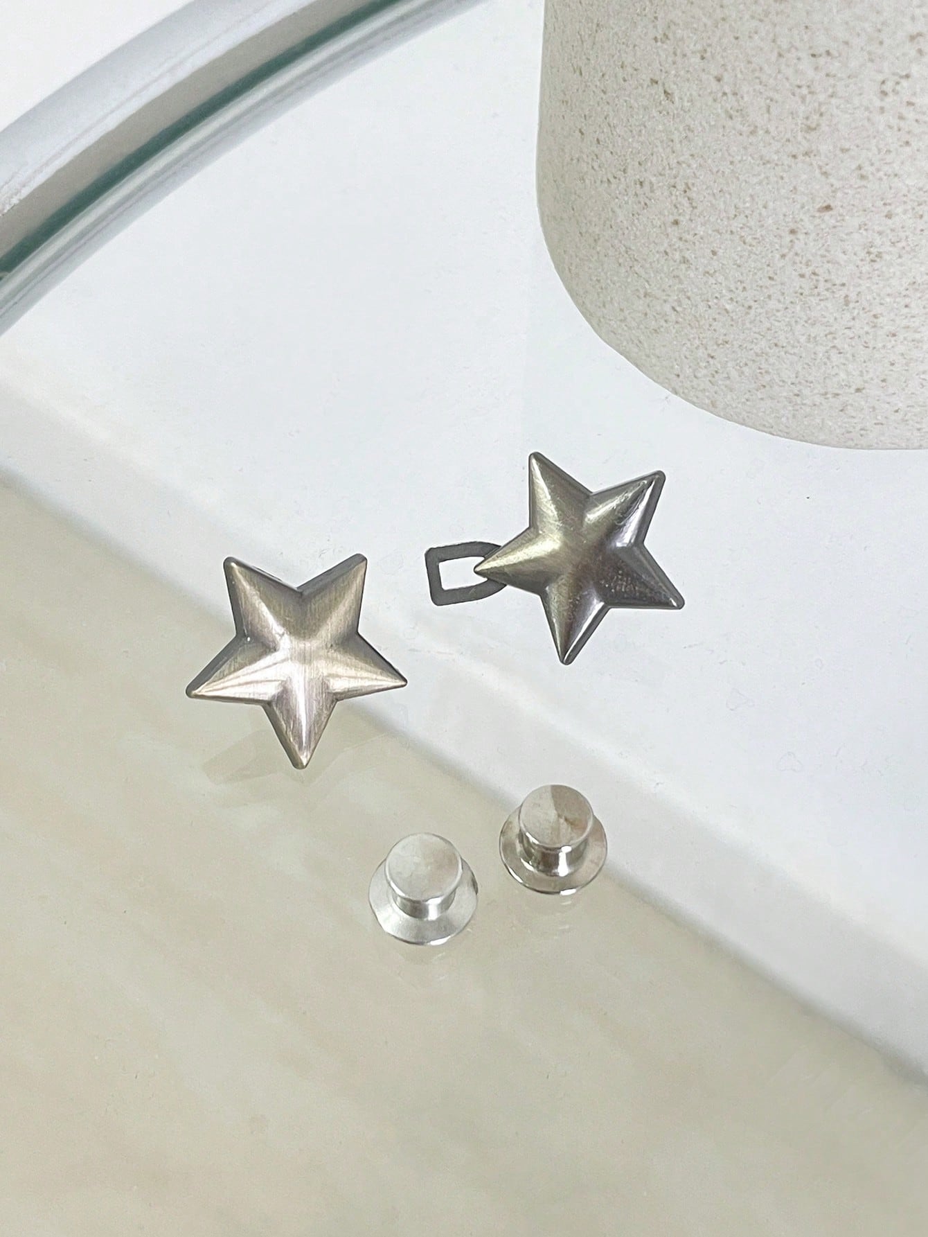 DAZY Convenient & Fashionable Star Design Button