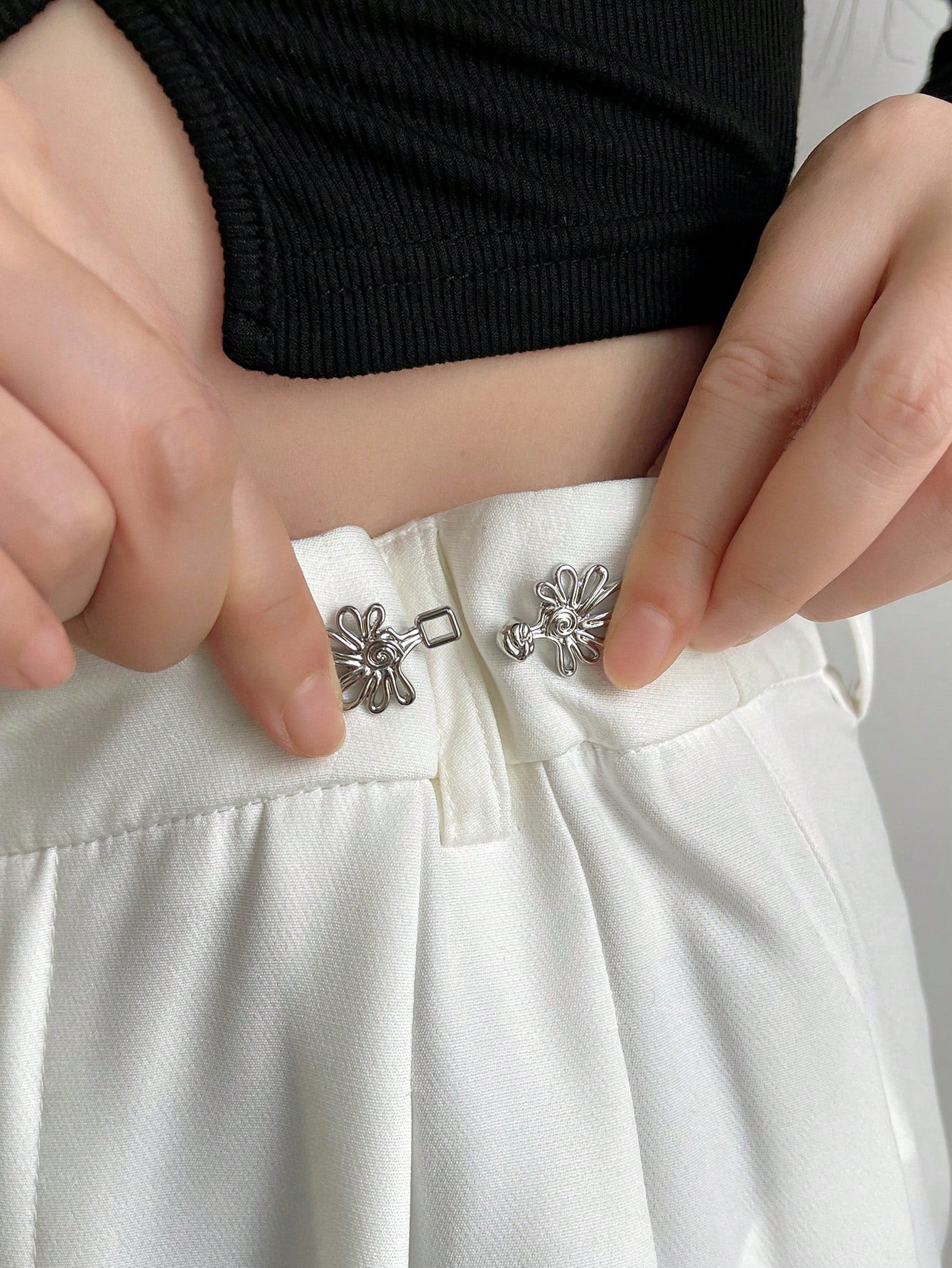 DAZY Flower Shaped Waistband Buckle, Suitable For Pants Or Skirts, Adjustable Waist Size