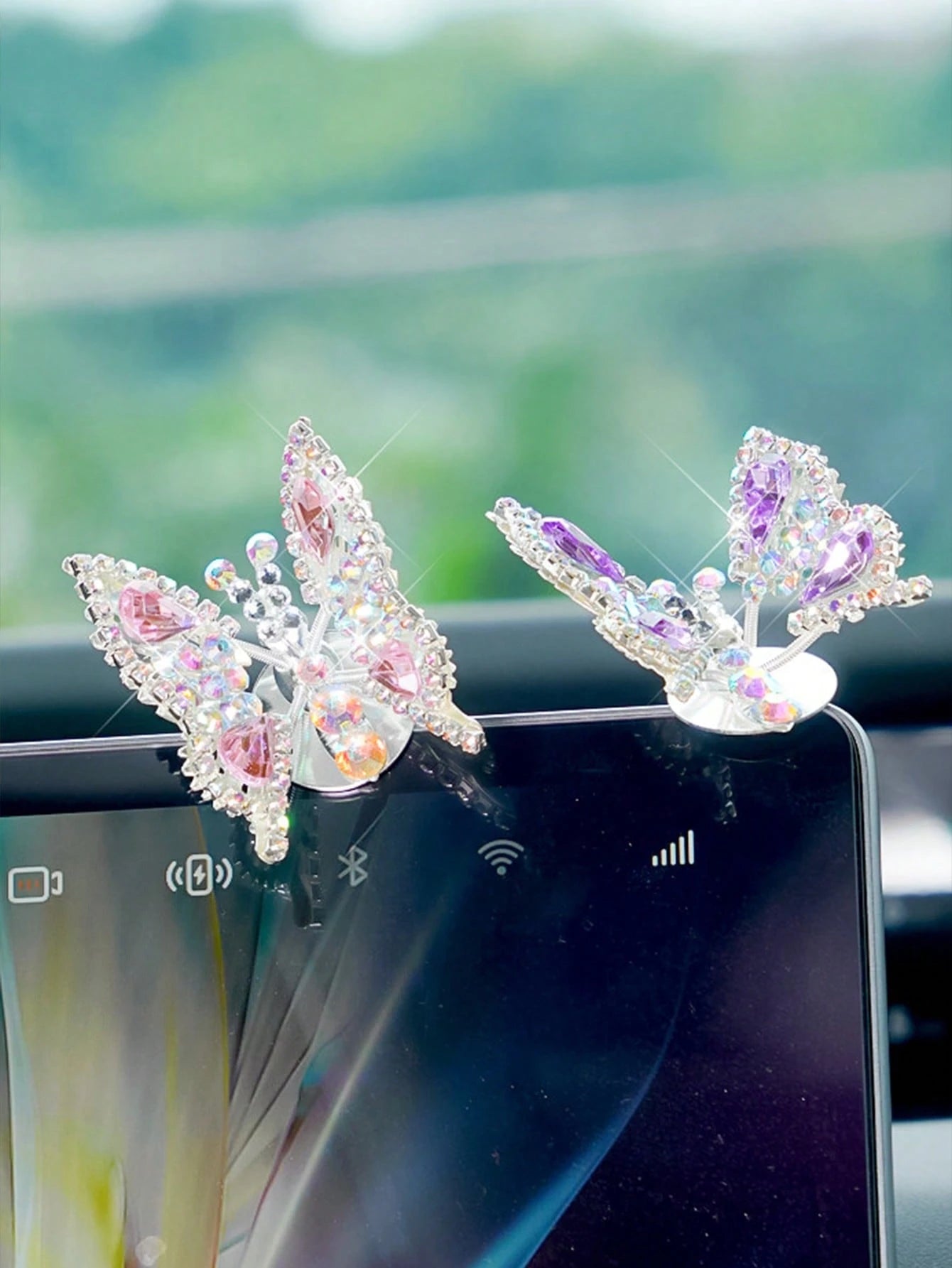Dynamic Art Moving Butterfly Car Decorations- Diamond-Studded Shiny Universal Design, Featuring Vibrant Purple/Blue/Pink Gems, For Adhesive Installation In Luxury Car Interior Accessories