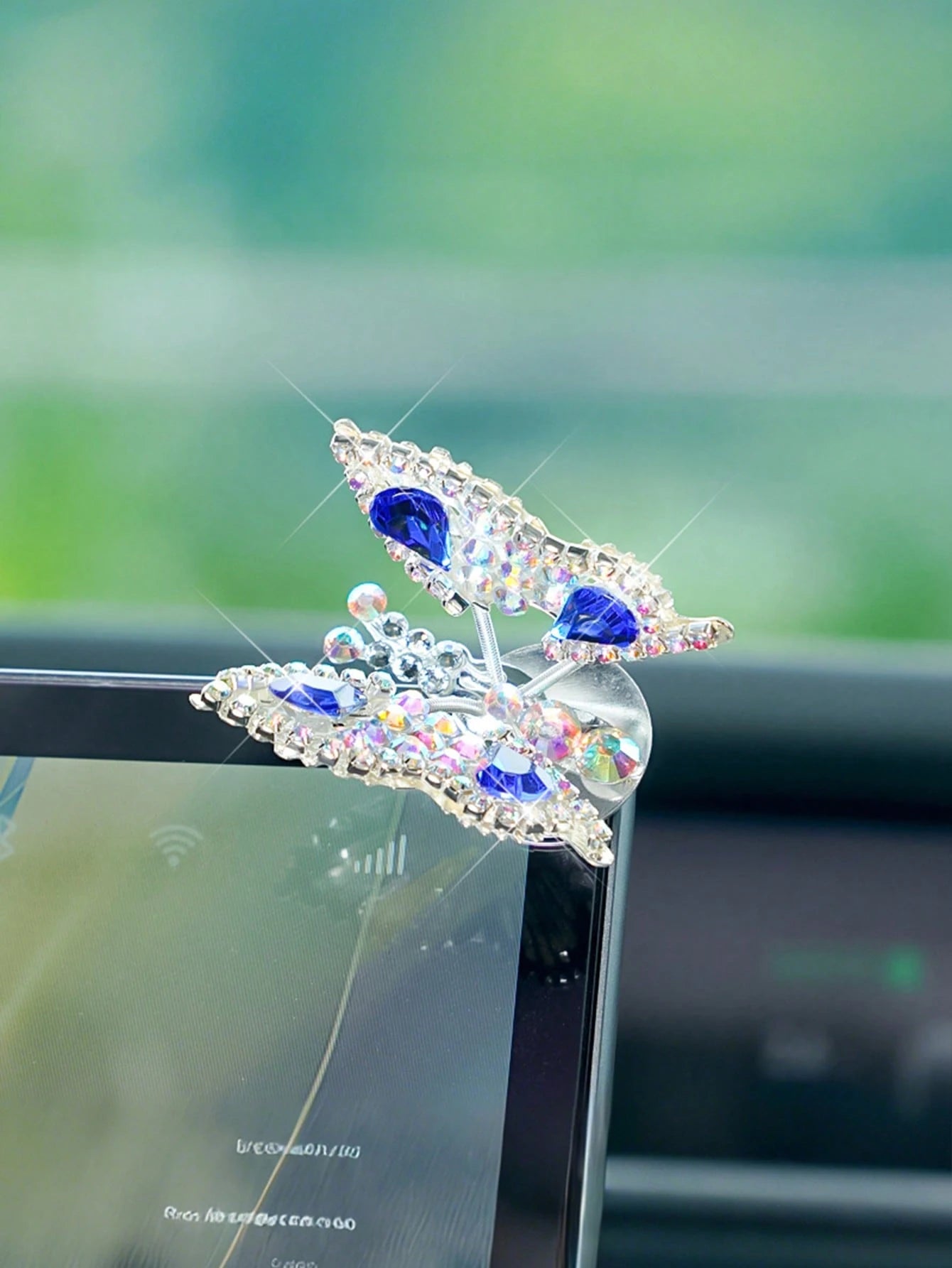 Dynamic Art Moving Butterfly Car Decorations- Diamond-Studded Shiny Universal Design, Featuring Vibrant Purple/Blue/Pink Gems, For Adhesive Installation In Luxury Car Interior Accessories