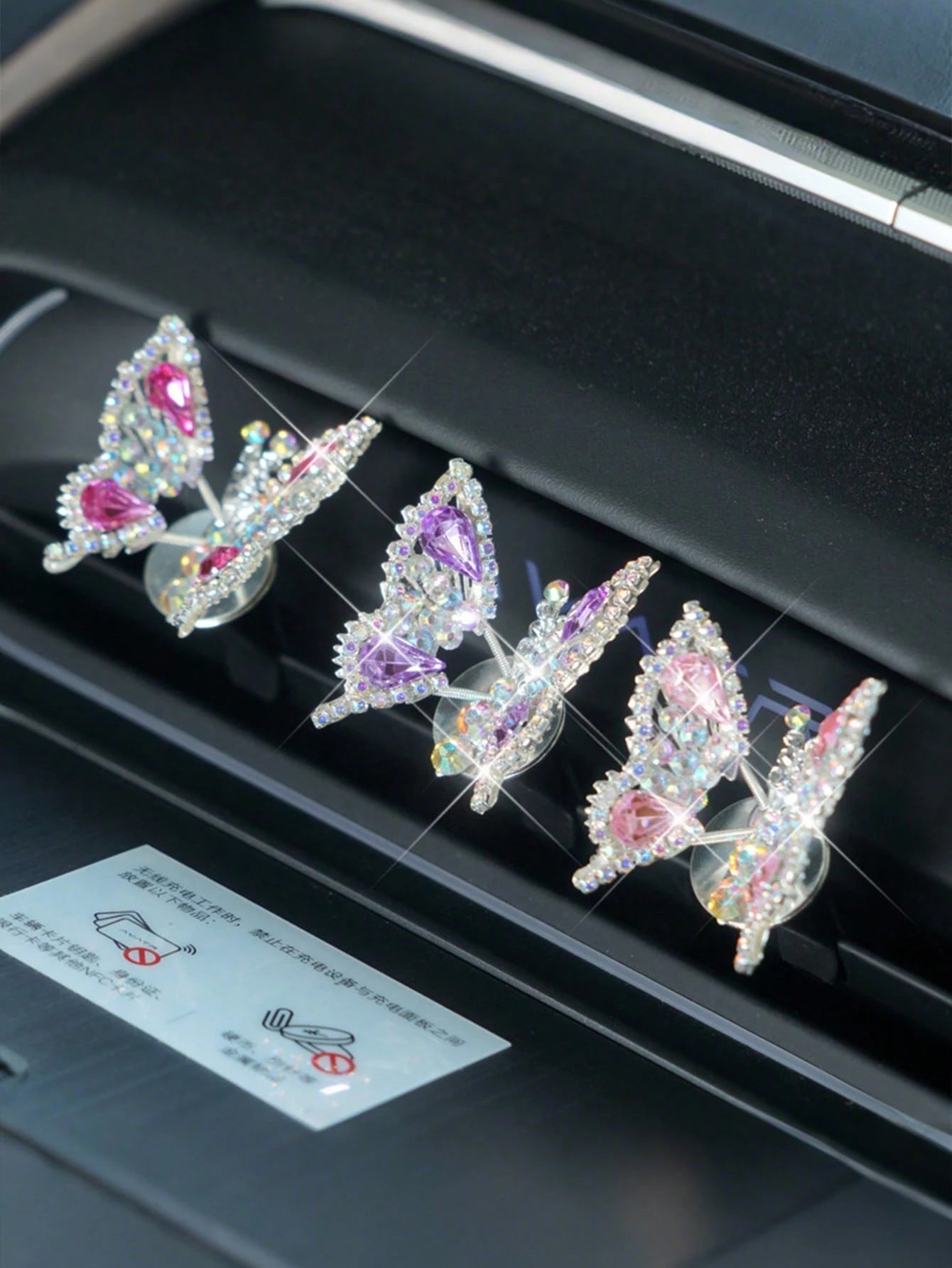 Dynamic Art Moving Butterfly Car Decorations- Diamond-Studded Shiny Universal Design, Featuring Vibrant Purple/Blue/Pink Gems, For Adhesive Installation In Luxury Car Interior Accessories
