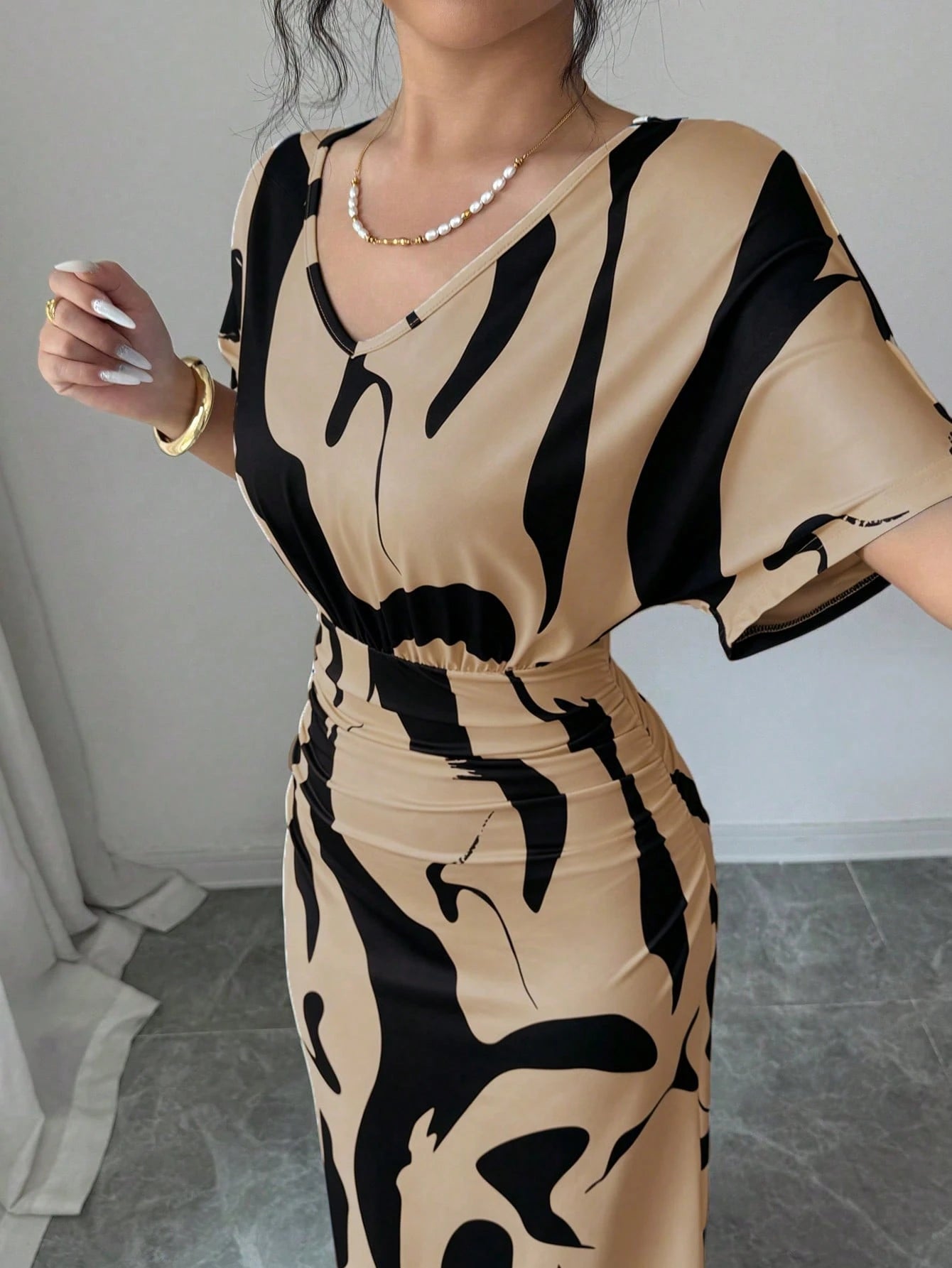 Elenzga Women's Fashion Printed V-Neck Short Sleeve Ruched Waist Bodycon Romantic Elegant Casual Commute Date Party Dinner Dress, Spring/Summer
