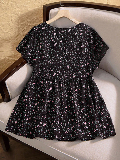 Enliva Plus Size Women's Ditsy Floral Round Neck Short Sleeve Casual Summer Shirt For Women, Vacation Holiday Boho Autumn Fall Teacher Top For Women, Flower/Spring, For Apple And Rounded Body Shape