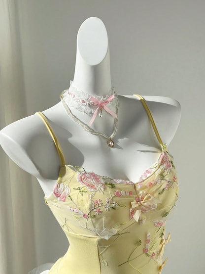 Flirla Yellow Contrast Ruffle Trim V-Neck Cinched Waist Camisole Tank Top For Women, Spring/Summer, Vacation, Elegant Retro Romantic Sweet Casual Versatile