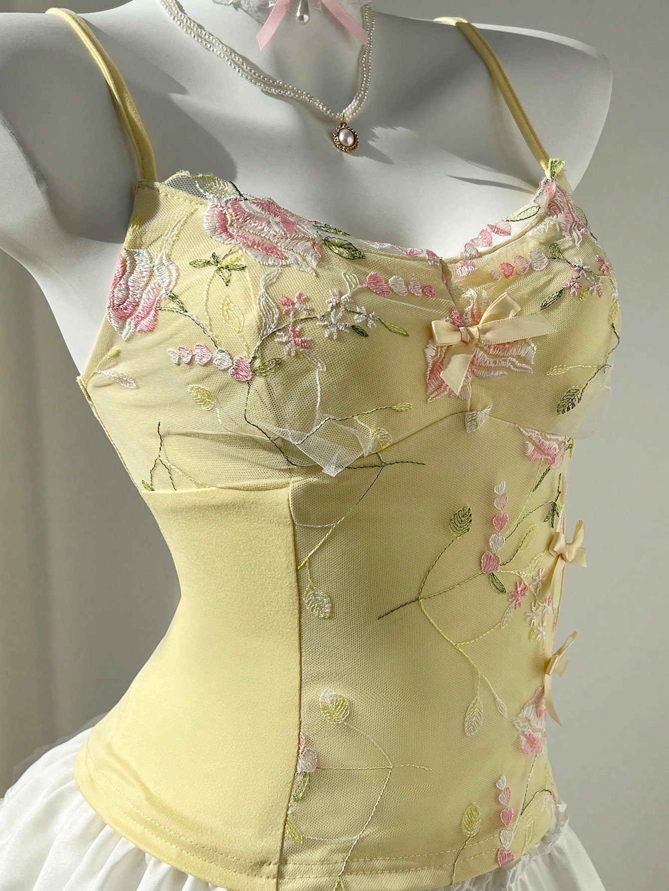 Flirla Yellow Contrast Ruffle Trim V-Neck Cinched Waist Camisole Tank Top For Women, Spring/Summer, Vacation, Elegant Retro Romantic Sweet Casual Versatile