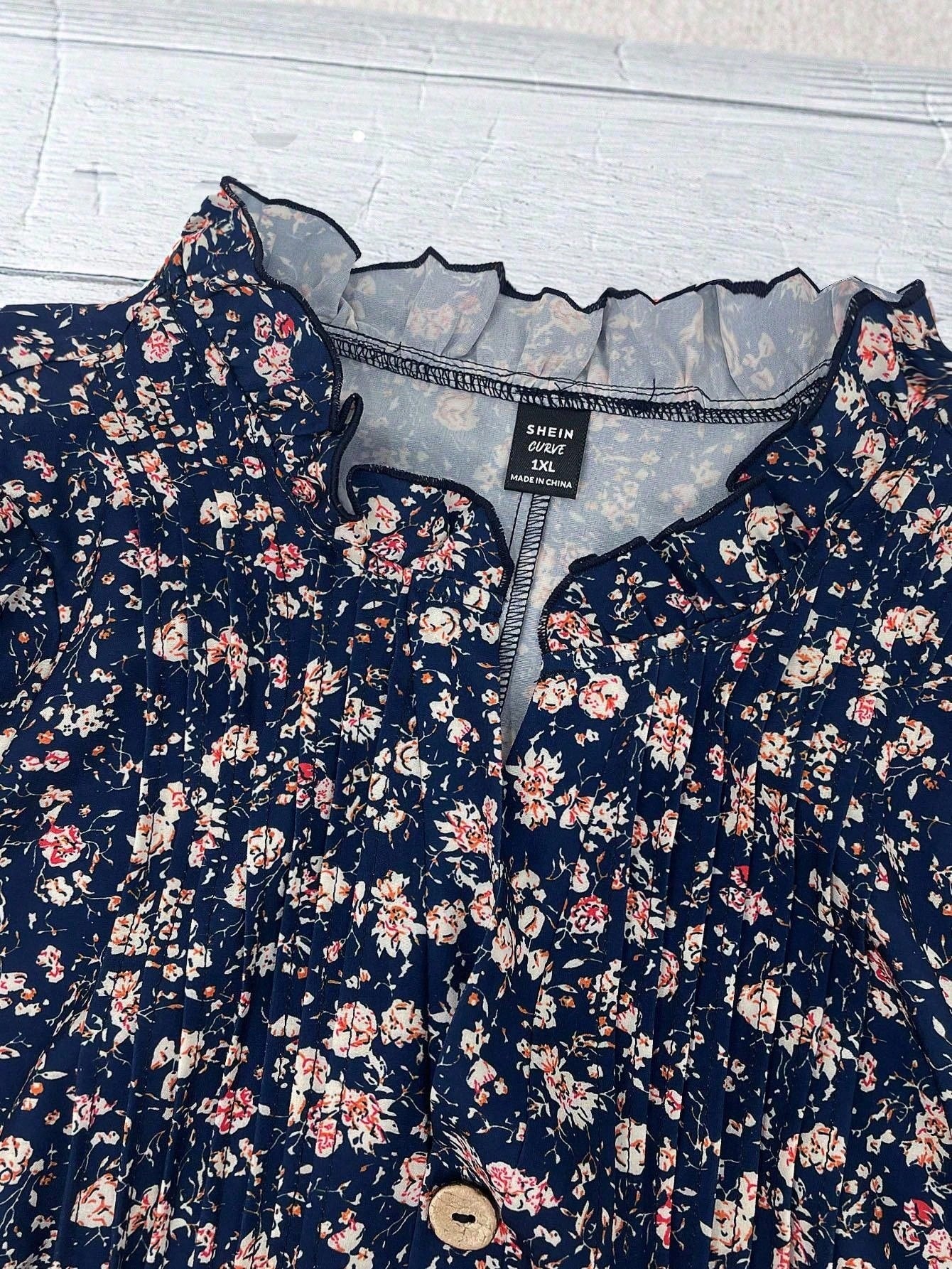 Franclia Plus Size Ditsy Floral Short Sleeve Casual Vacation Shirt