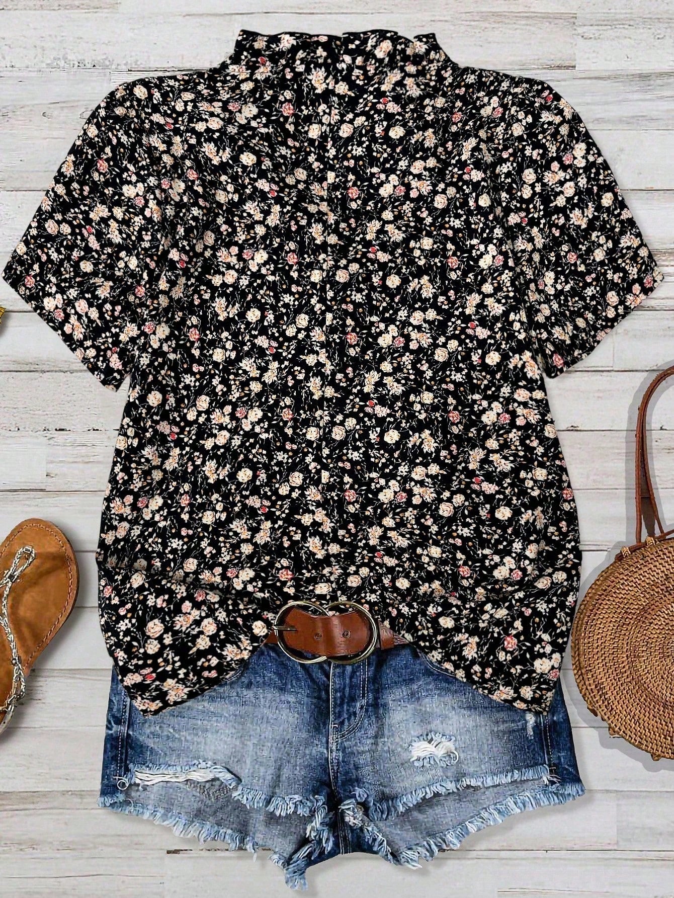 Franclia Plus Size Ditsy Floral Short Sleeve Casual Vacation Shirt
