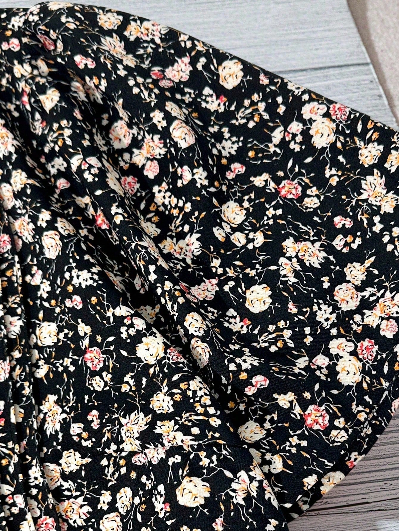Franclia Plus Size Ditsy Floral Short Sleeve Casual Vacation Shirt