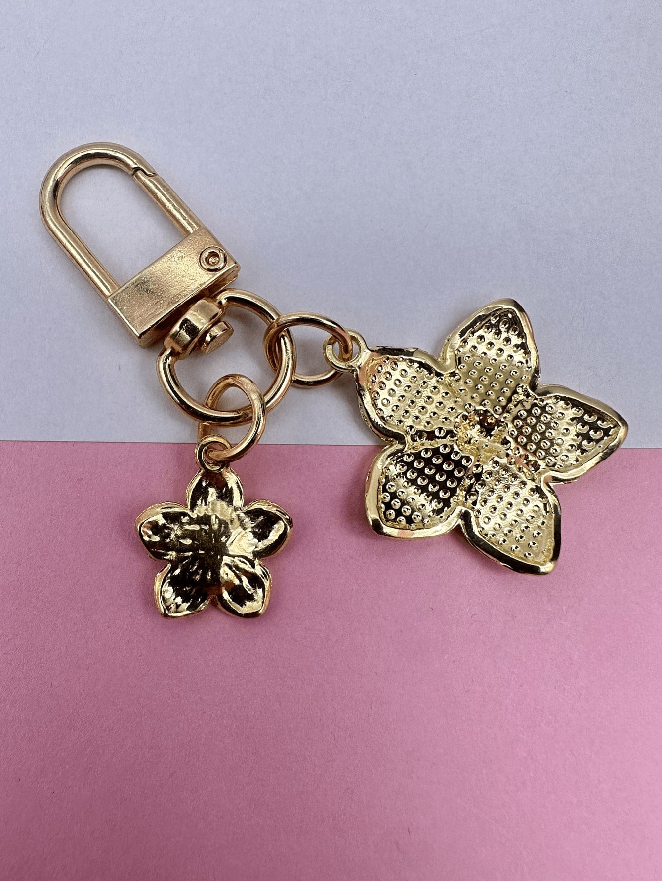 HAILIAN 1pc Metallic Cherry Blossom Shaped Keychain Lightweight & Flowy Cherry Flower With Flat Tag Suitable For Bag Car Keys Couples Birthday Holiday Gifts Valentines