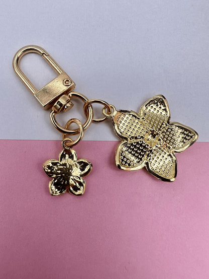 HAILIAN 1pc Metallic Cherry Blossom Shaped Keychain Lightweight & Flowy Cherry Flower With Flat Tag Suitable For Bag Car Keys Couples Birthday Holiday Gifts Valentines