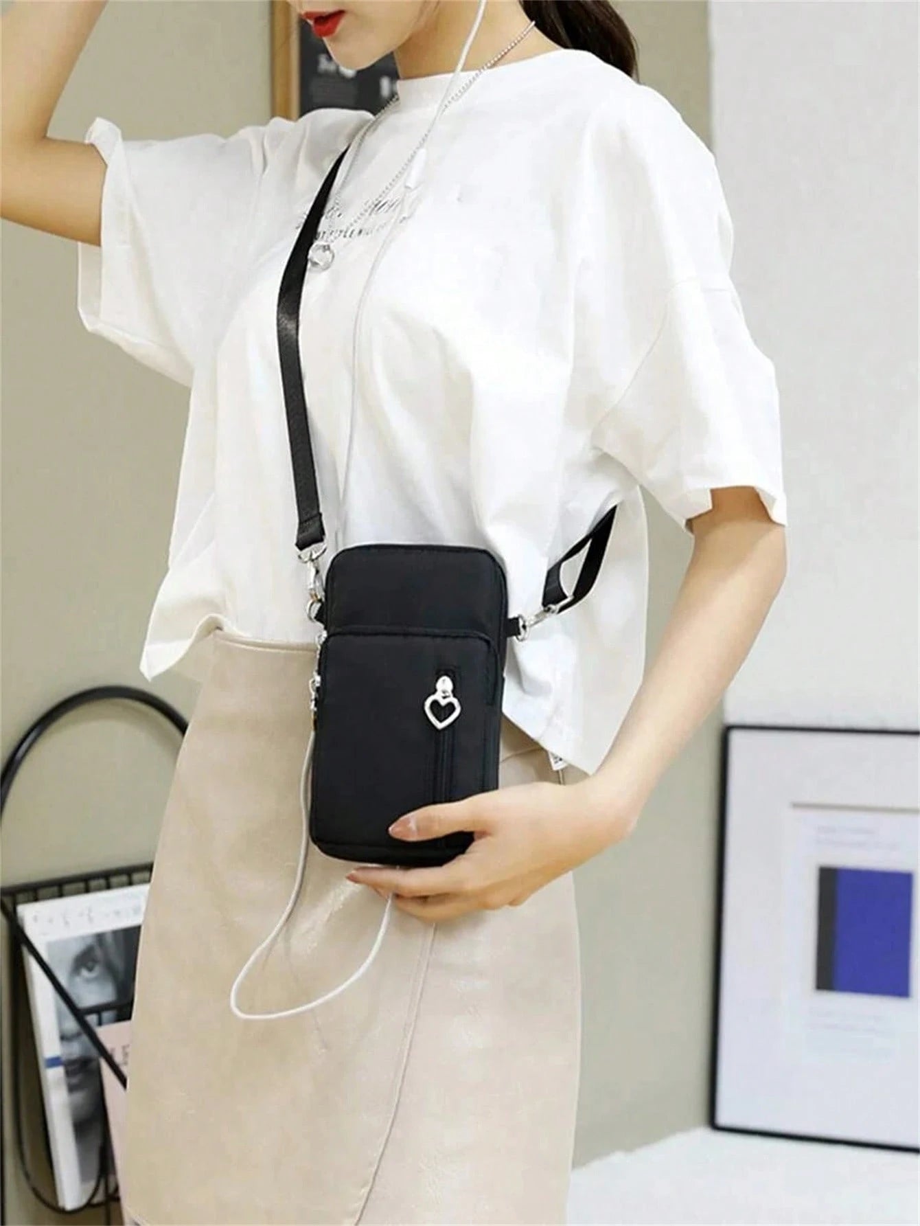 Heart Decor Phone Wallet Minimalist Black Shoulder Bag Phone Case Crossbody Bag Phone Bag Clutch Cellphone Case Pouch Lightweight Modern Business Credit Card ID Card Cash Business Casual Teacher's Day