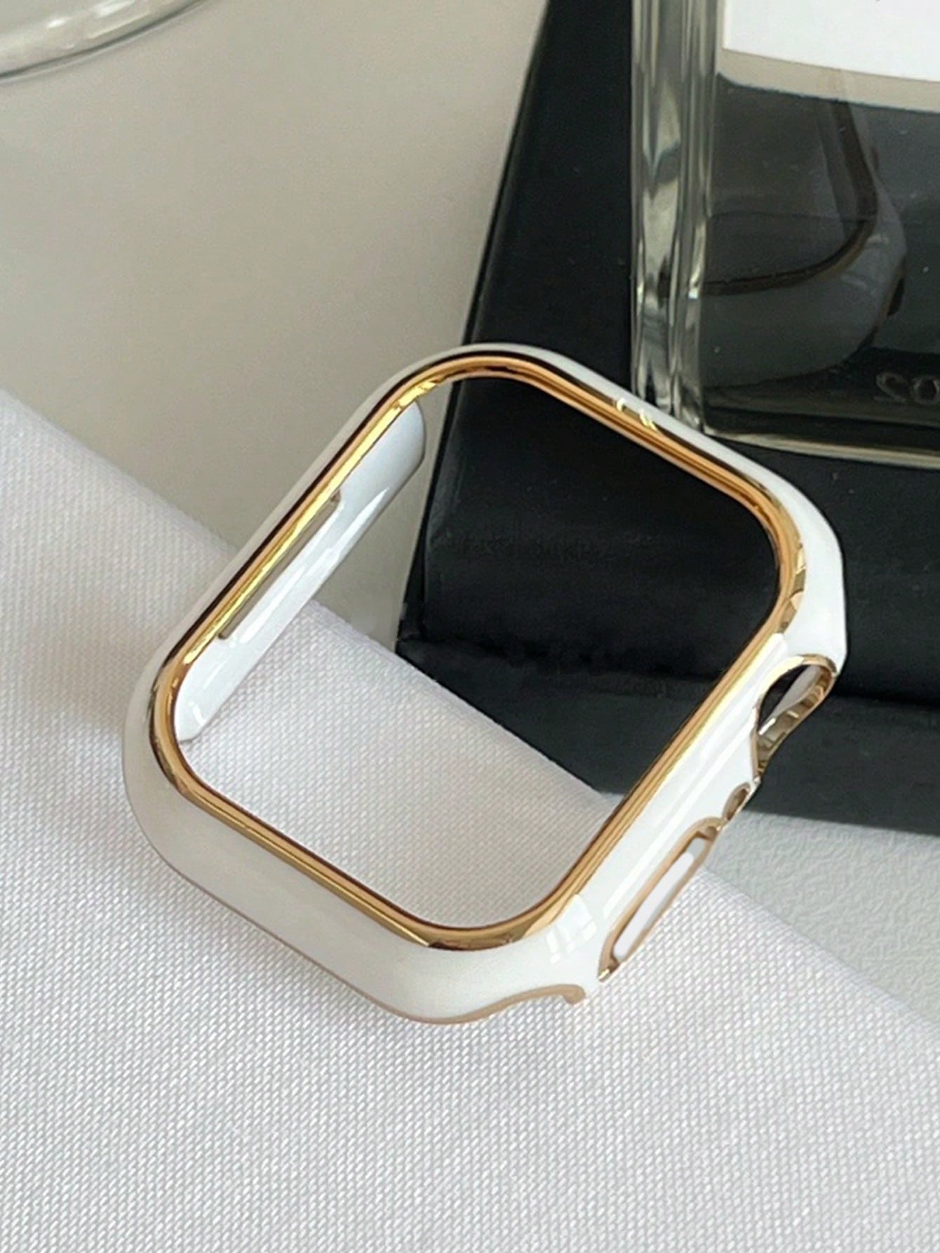 Hollow Out Case Compatible With Apple Watch, Randomly With Or Without Button