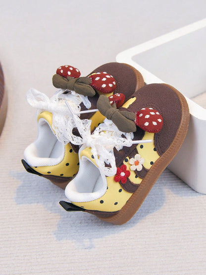 Infant Girl Casual Shoes With 3D Strawberry Decor, Lace Bow Knot Embellishment, Hook And Loop Closure, Suitable For Infants And Toddlers