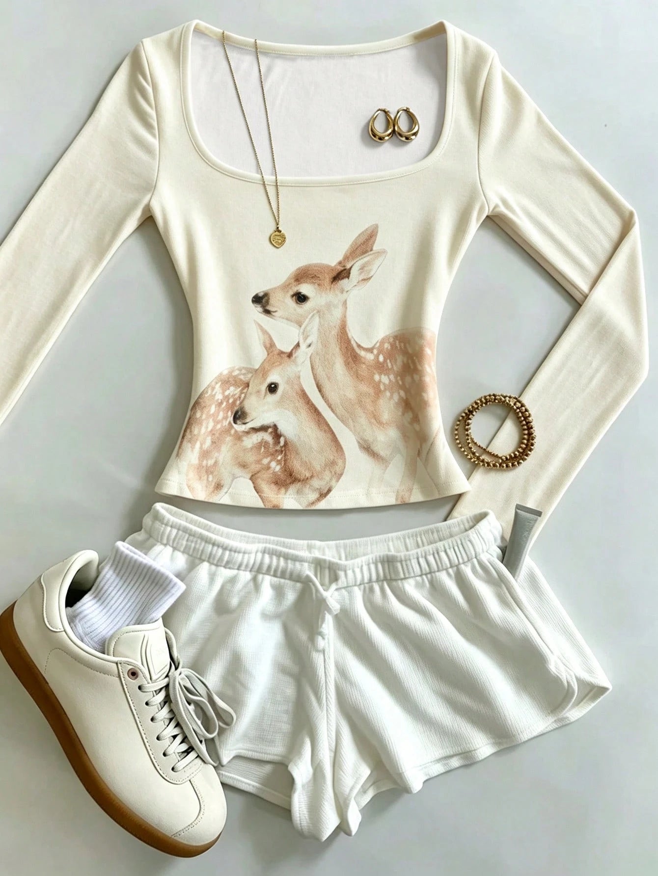 IslaSuriya French-Style Square-Neck Long-Sleeve Base Shirt For Women With A Small Deer Print, Slim-Fitting T-Sh