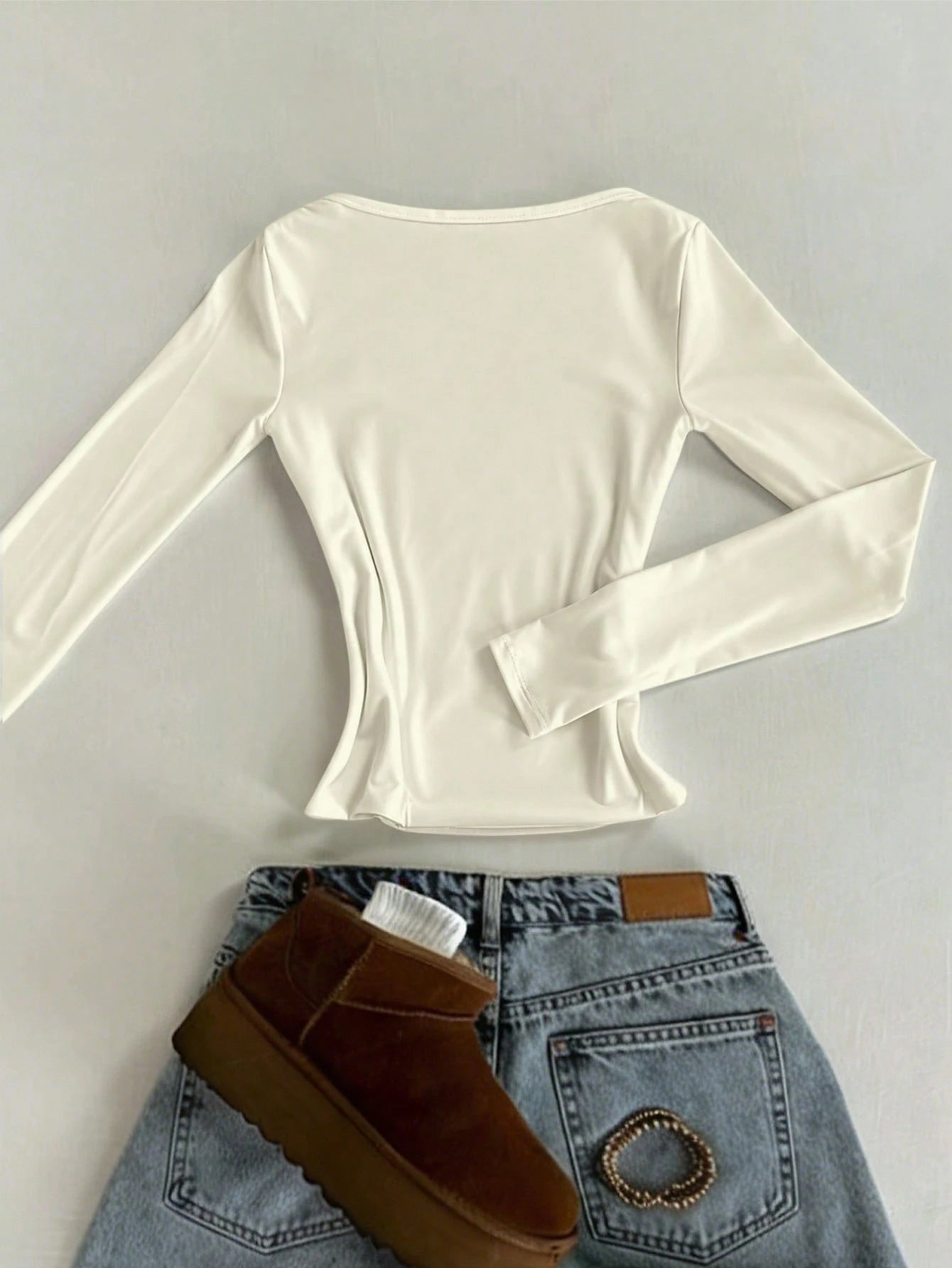 IslaSuriya French-Style Square-Neck Long-Sleeve Base Shirt For Women With A Small Deer Print, Slim-Fitting T-Sh
