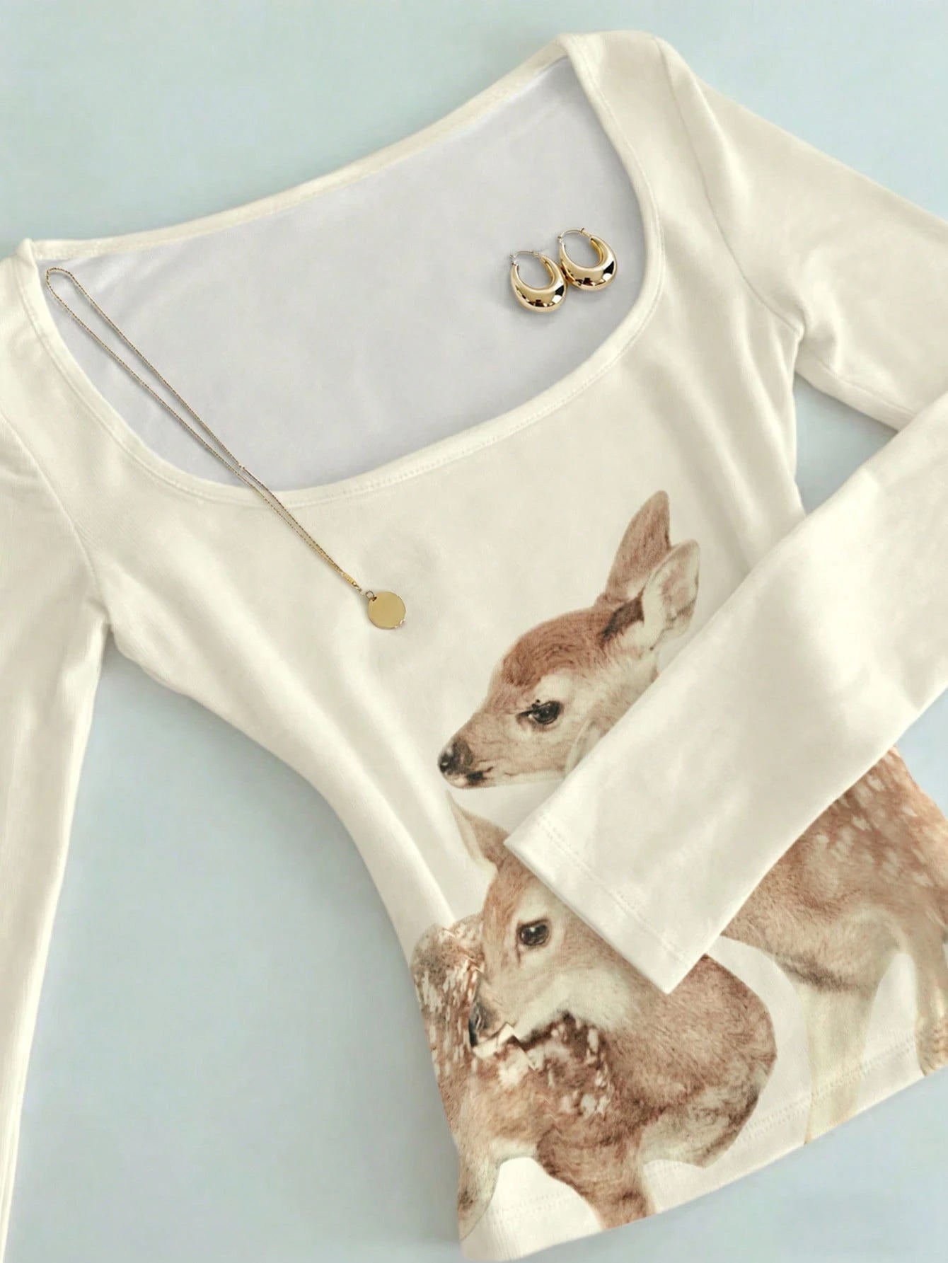 IslaSuriya French-Style Square-Neck Long-Sleeve Base Shirt For Women With A Small Deer Print, Slim-Fitting T-Sh